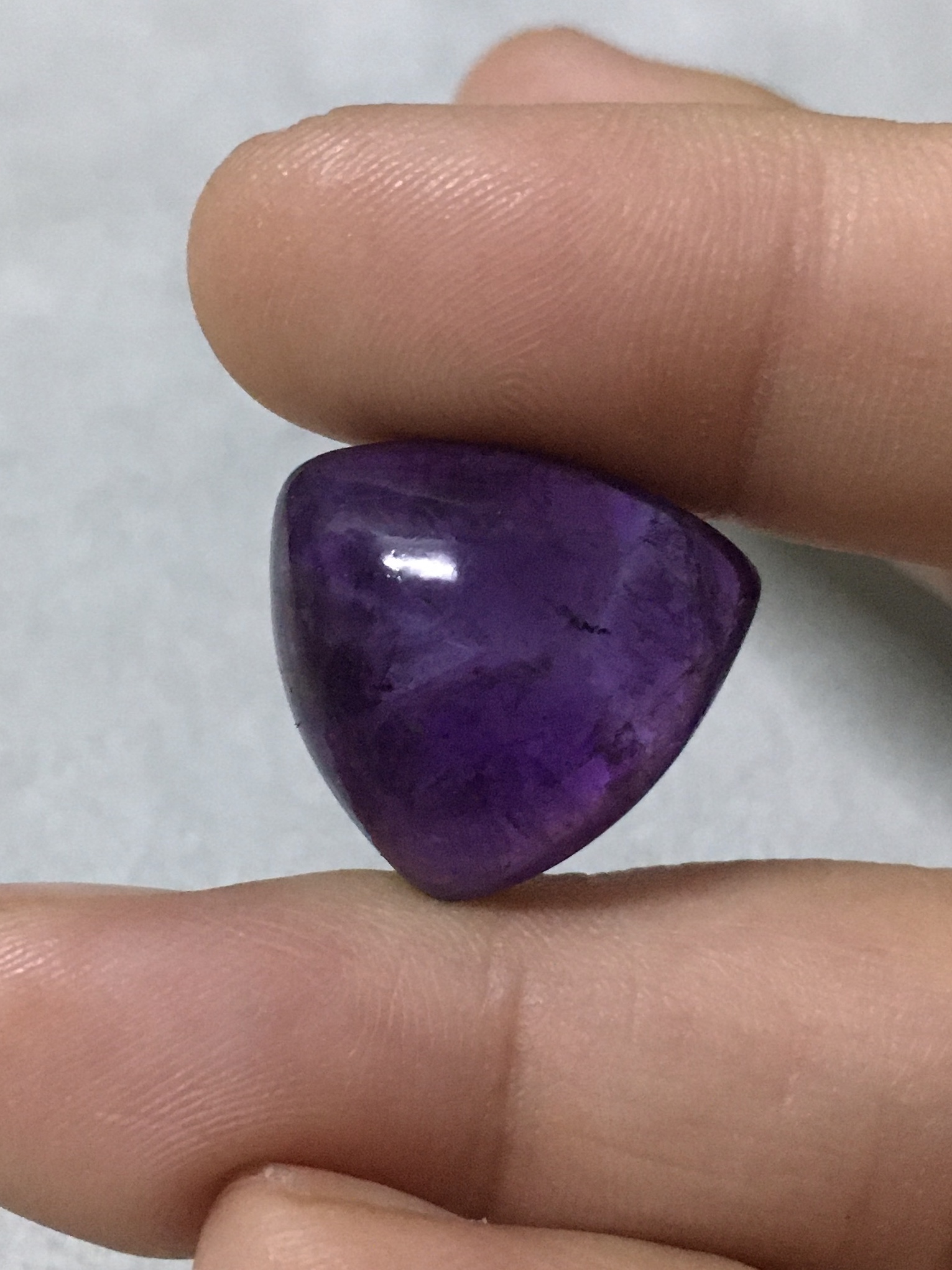 (ของขวัญปีใหม่) AMETHYST อเมทิสต์แท้ 19 กะรัต ทรงทริลเลี่ยน หลังเบี้ย สีสวยเม็ดอวบอ้วง น่ารักมากค่ะ