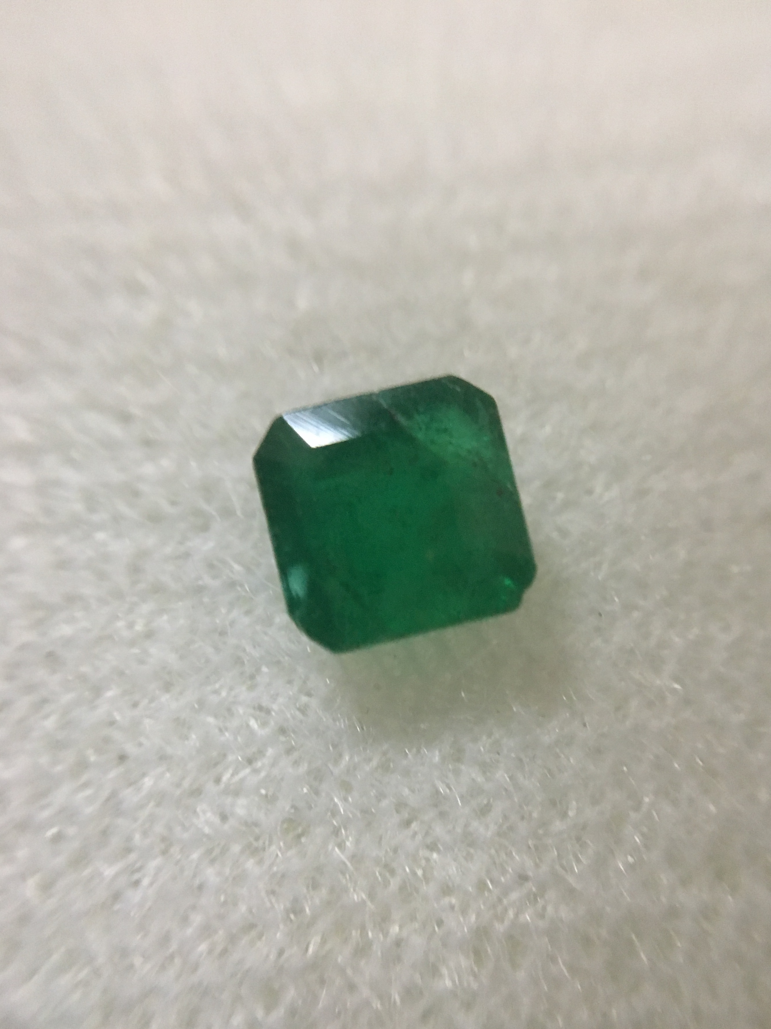 EMERALD มรกตแท้ 0.65 กะรัต พลอยดิบเนื้อดี สีสวย ไฟดีมากค่ะ