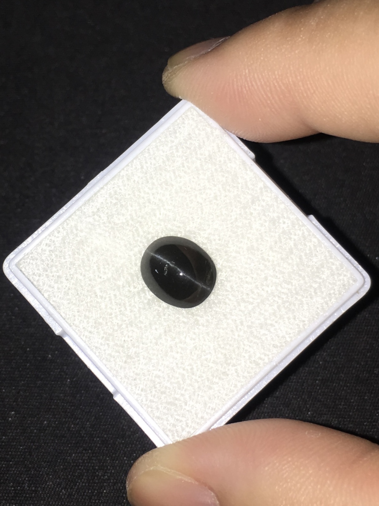 SCAPOLITE CAT’S EYE พลอยตาแมว แท้ 2.1 กะรัต สีดำสนิท เส้นตาคมบาง มีเสน่ห์มากๆค่ะ