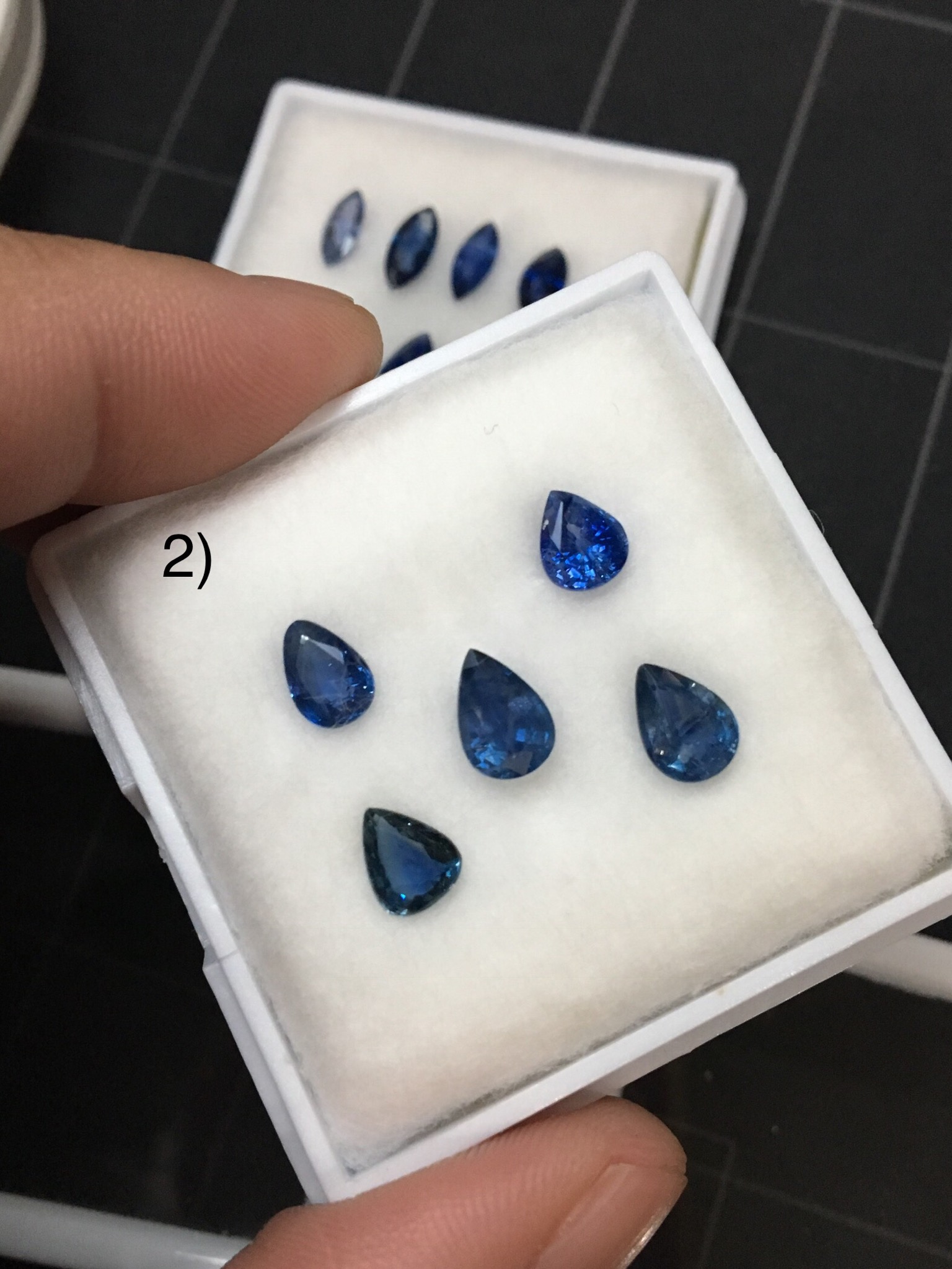 (ไพลินแท้ 990 ทุกกล่อง) ไพลินแท้ คละเชฟ คละไซส์ ราคาพิเศษเว่อร์ๆ ไม่พอใจยินดีคืนเงินจ้า