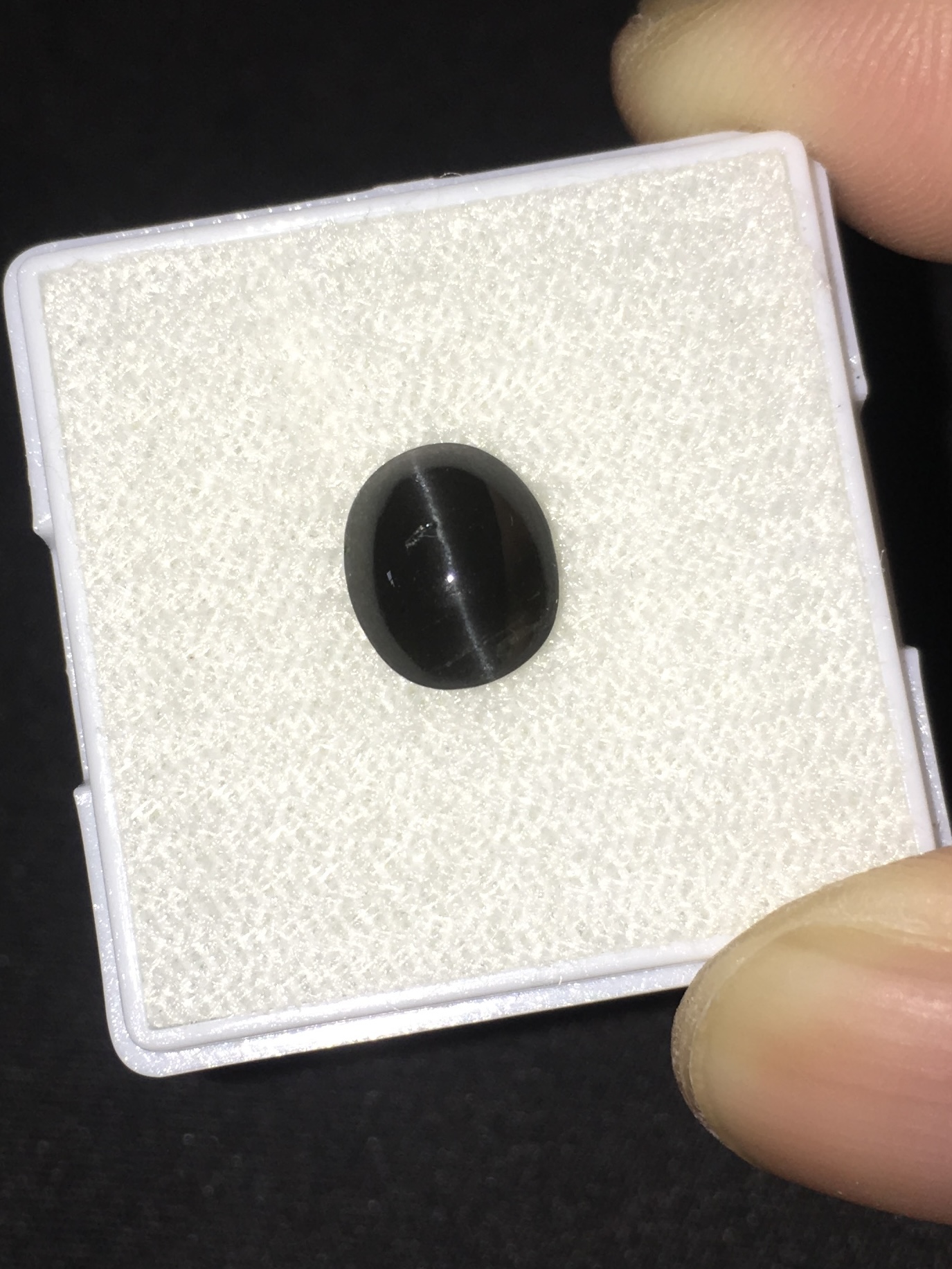 SCAPOLITE CAT’S EYE พลอยตาแมว แท้ 2.1 กะรัต สีดำสนิท เส้นตาคมบาง มีเสน่ห์มากๆค่ะ