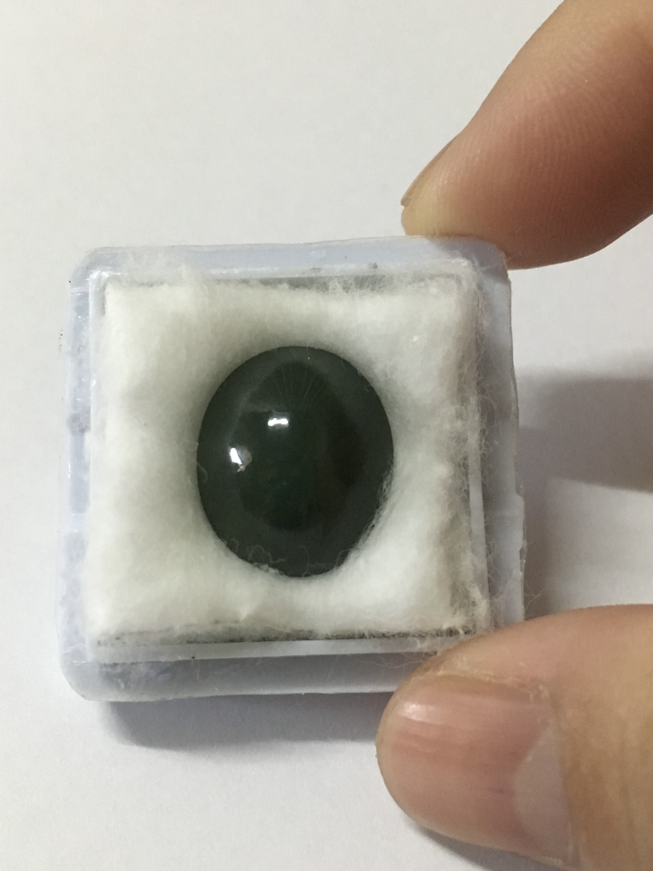 JADEITE หยกแท้ 10.15 cts. Type a เนื้อดี สีสวย เม็ดอูมสวยเหมาะทำหัวแหวนมากค่ะ