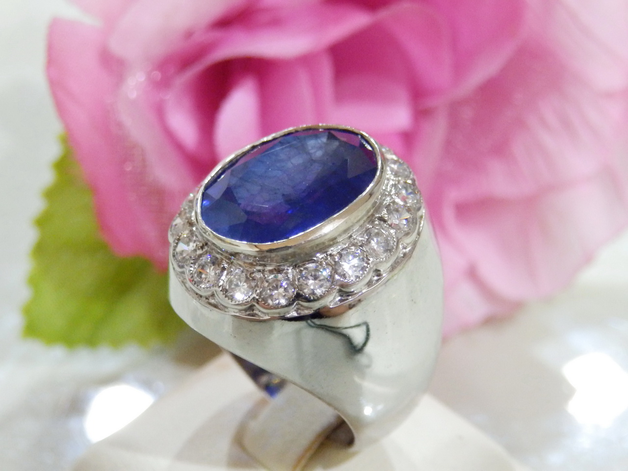 n177 แหวนชาย ไพลิน 10 กะรัต ล้อมเพชร งานสวยเนี๊ยบ