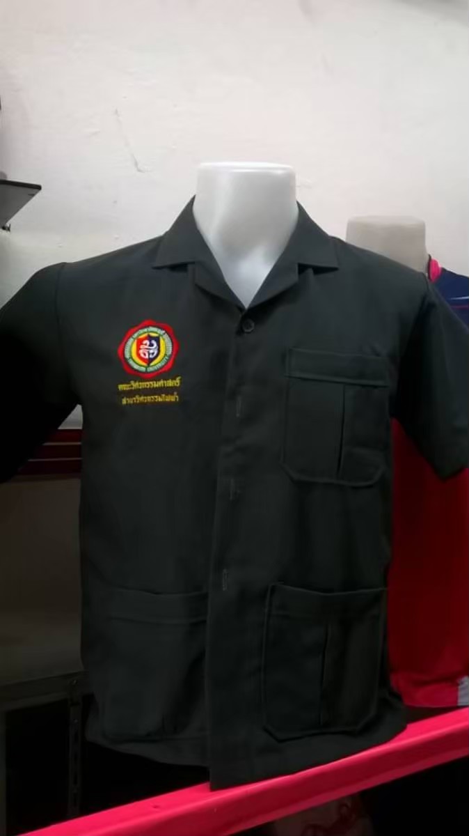 เสื้อช็อปแขนสั้นสีเขียว