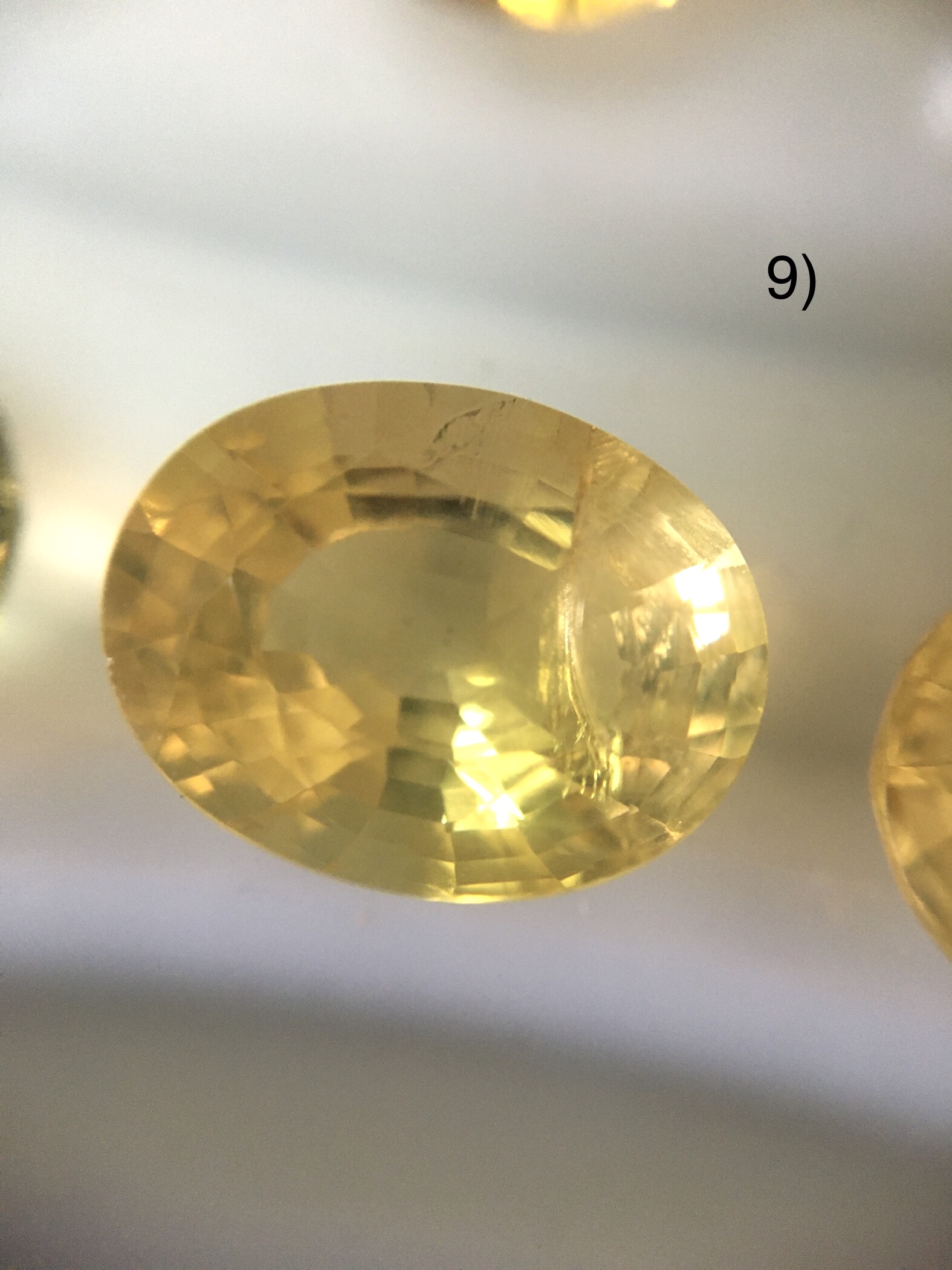 (มาใหม่ค่ะ เม็ดละ 390) ซิทรินแท้ สี light gold 10 เม็ดหนักรวม 38 กะรัต สีทอง หวาน เล่นไฟวิบวับ ไม่พอใจยินดีคืนเงิน