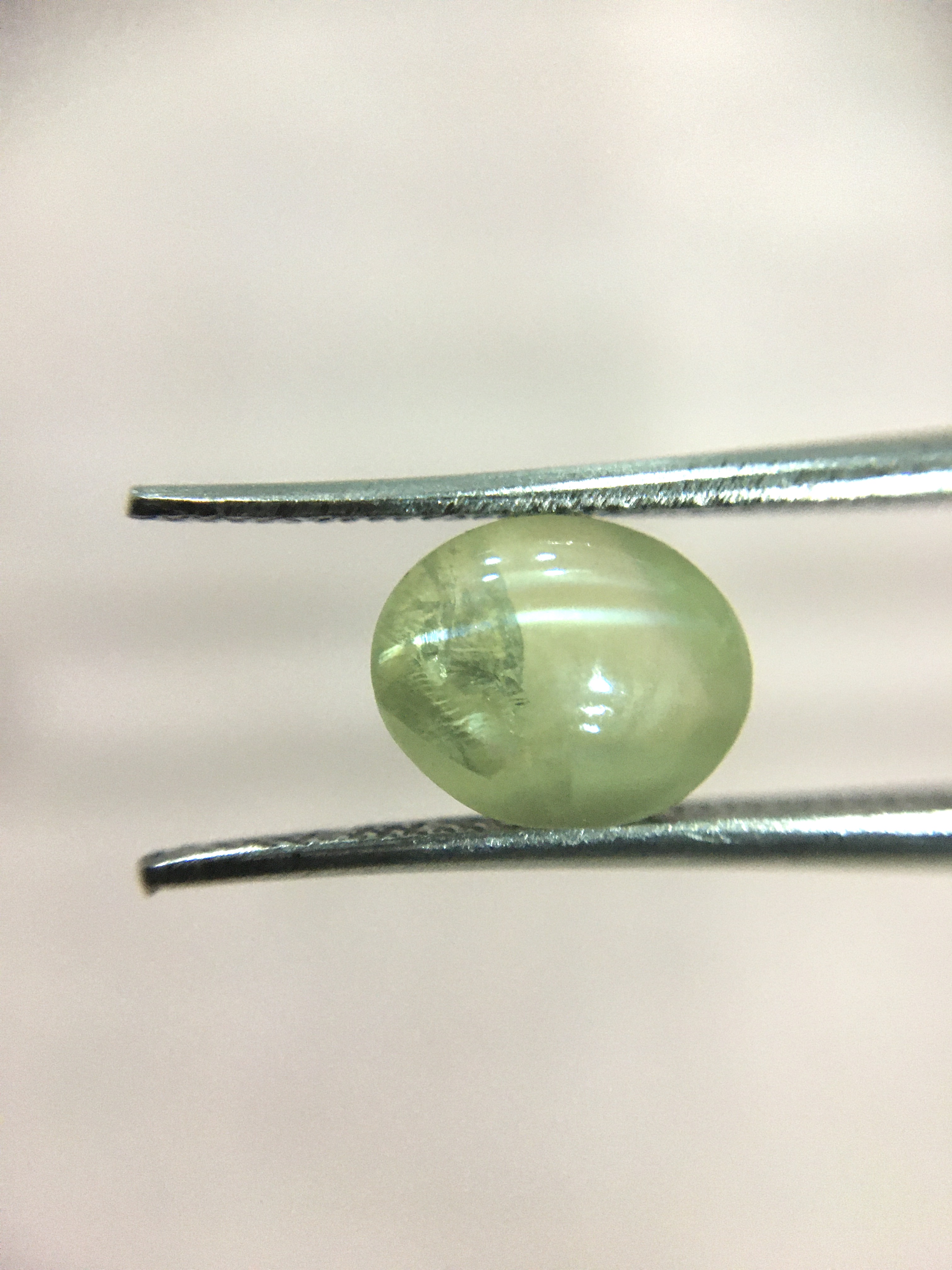 (พลอยแท้ สวยใส )ไพฑูรย์แท้ 1.4 กะรัต (Cat’s eye chrysoberyl)เนื้อใส สะอาด ตาคม มีรอยผลึก ไม่พอใจยินดีคืนเงินจ้า