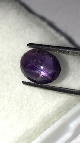 (violet star sapphire) สตาร์แซฟไฟร์สีม่วงแท้ 1.78 กะรัต พลอยดิบสีม่วงสดมีสตาร์ สวยน่าสะสม