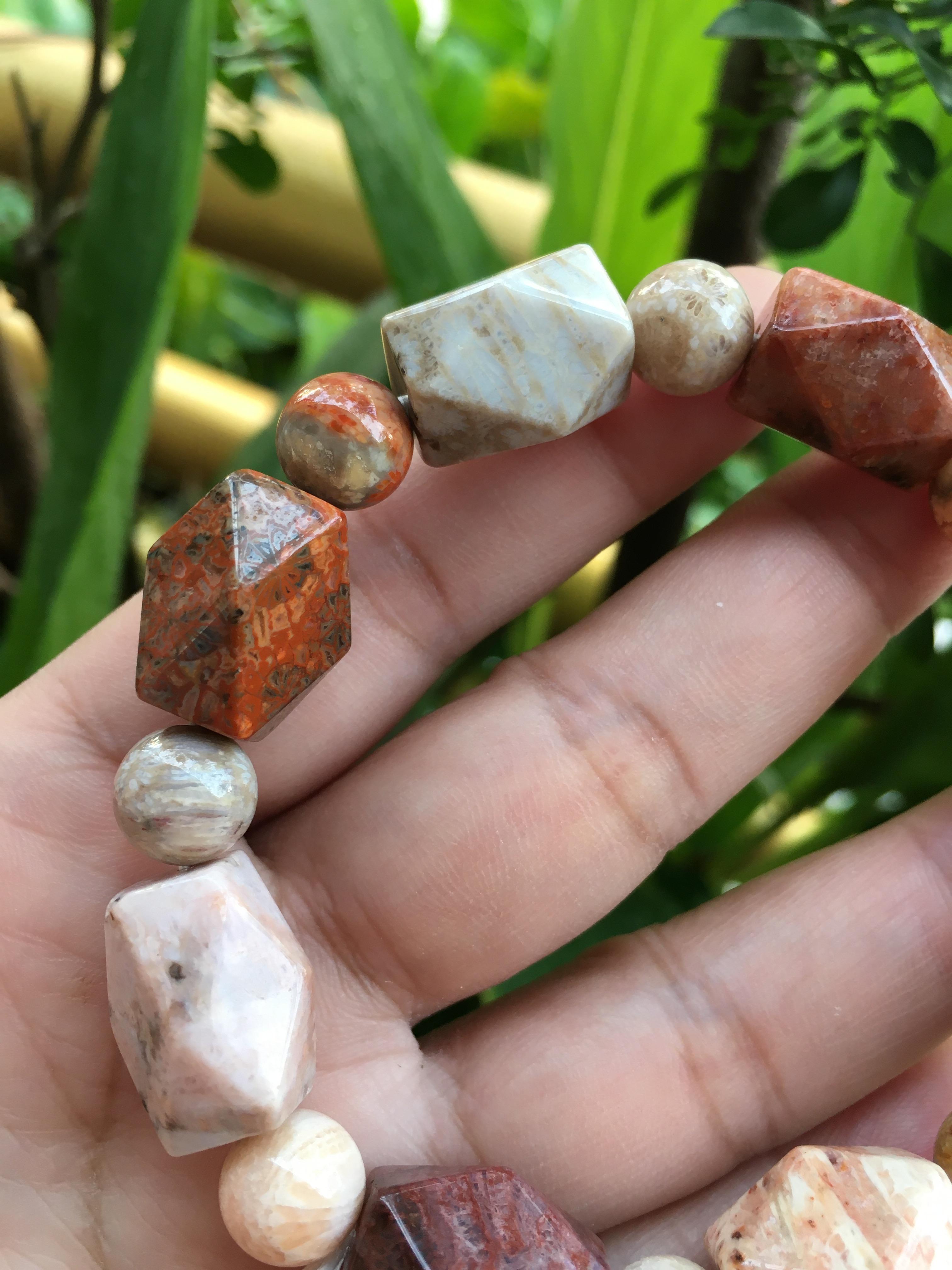 ข้อมือหินนำโชค ฟอสซิลปะการัง แท้ รูปทรงน่ารักค่ะ ลายสวย ใส่ง่าย