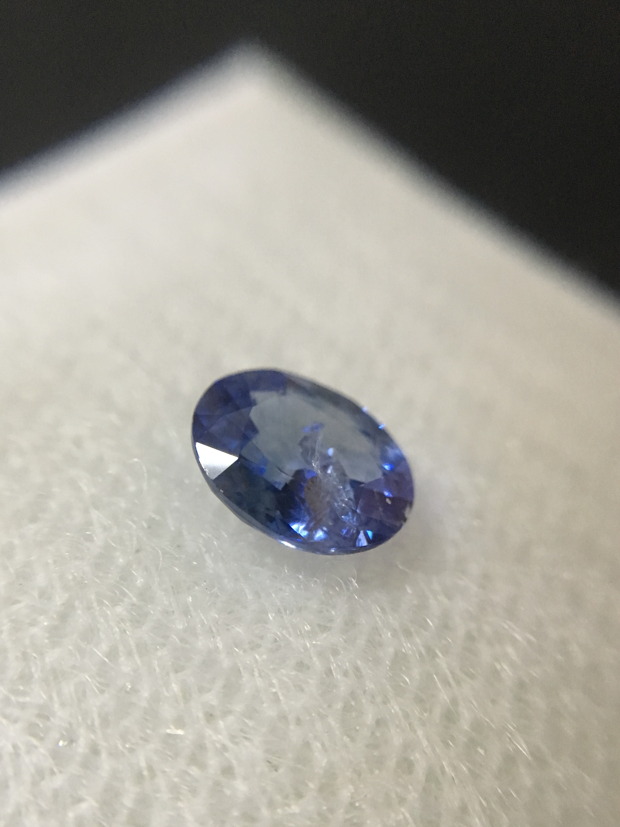 BLUE SAPPHIRE ไพลิน แท้ 0.75กะรัต พลอยซีลอนเผาเก่า มีตำหนิในเนื้อ แต่สีสวยใช้ได้ค่ะ