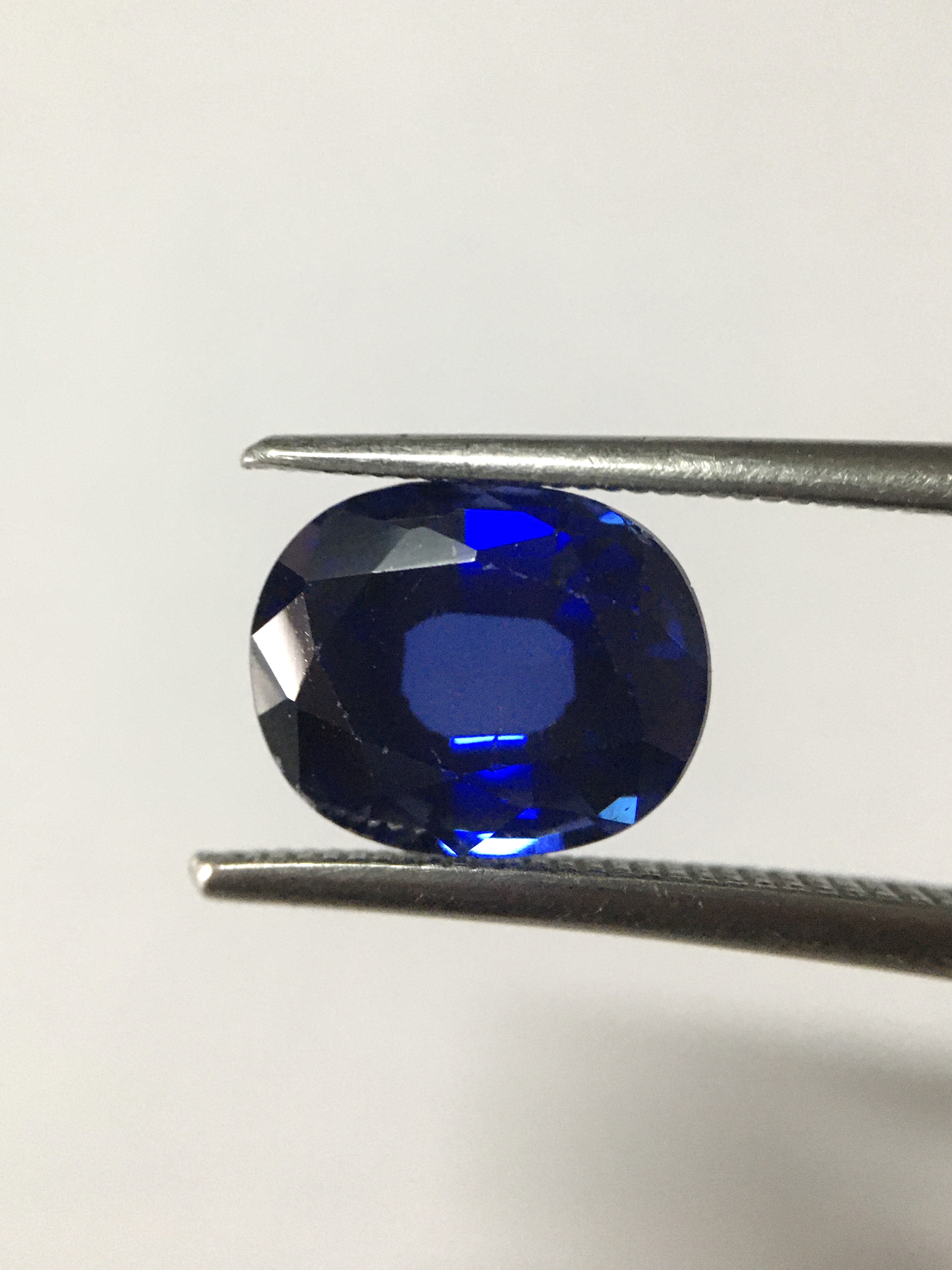 SYNTHETIC BLUE SAPPHIRE ไพลินสังเคราะห์ 2.9 กะรัต สีน้ำเงินกำมะหยี่สวย ขนาดกำลังดี