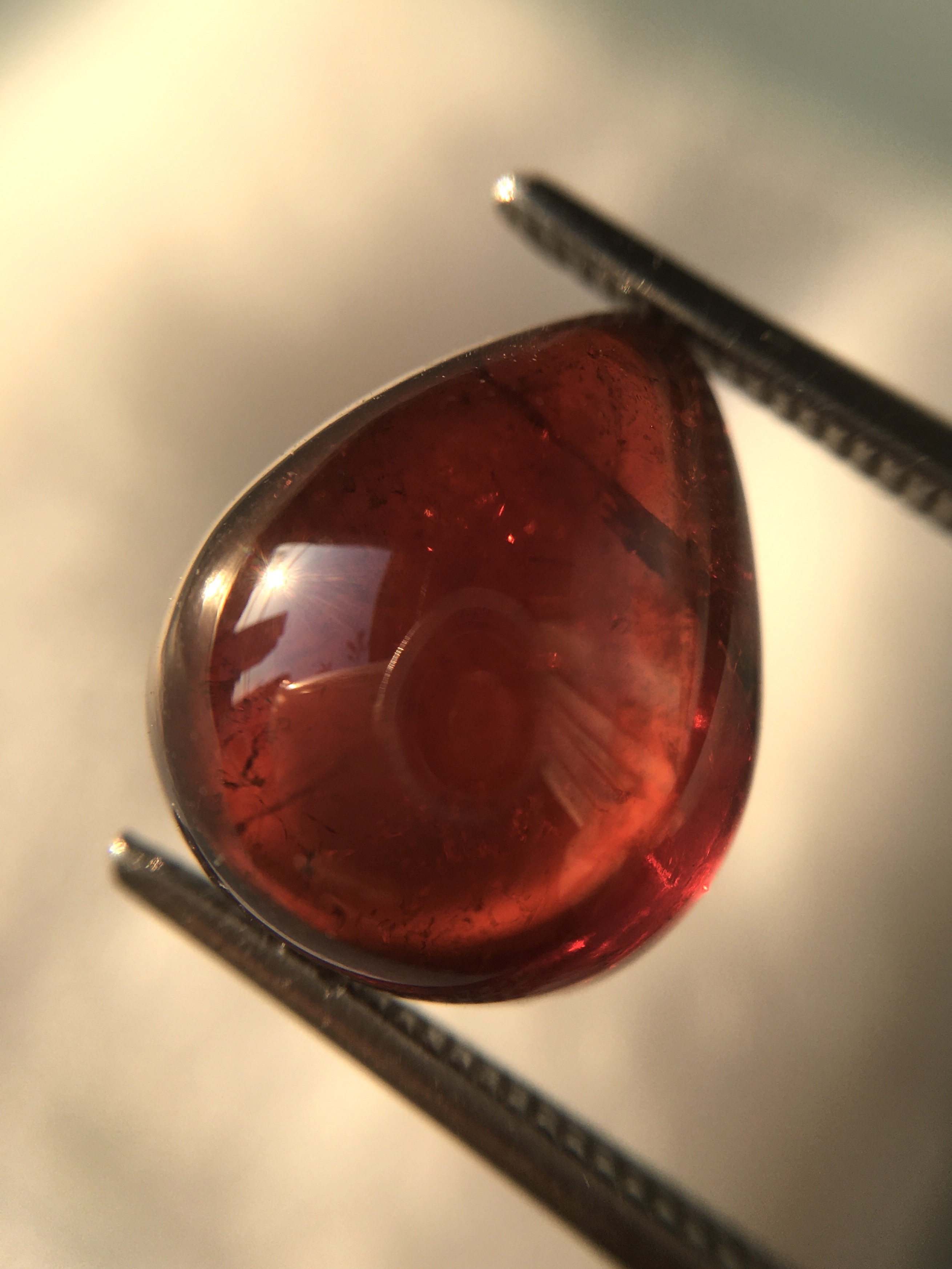 SPESSARTITE สเปซซาไทต์แท้ 6.39 กะรัต ทรงหยดน้ำหลังเบี้ยสีส้มจัด น่ารักมากค่ะ