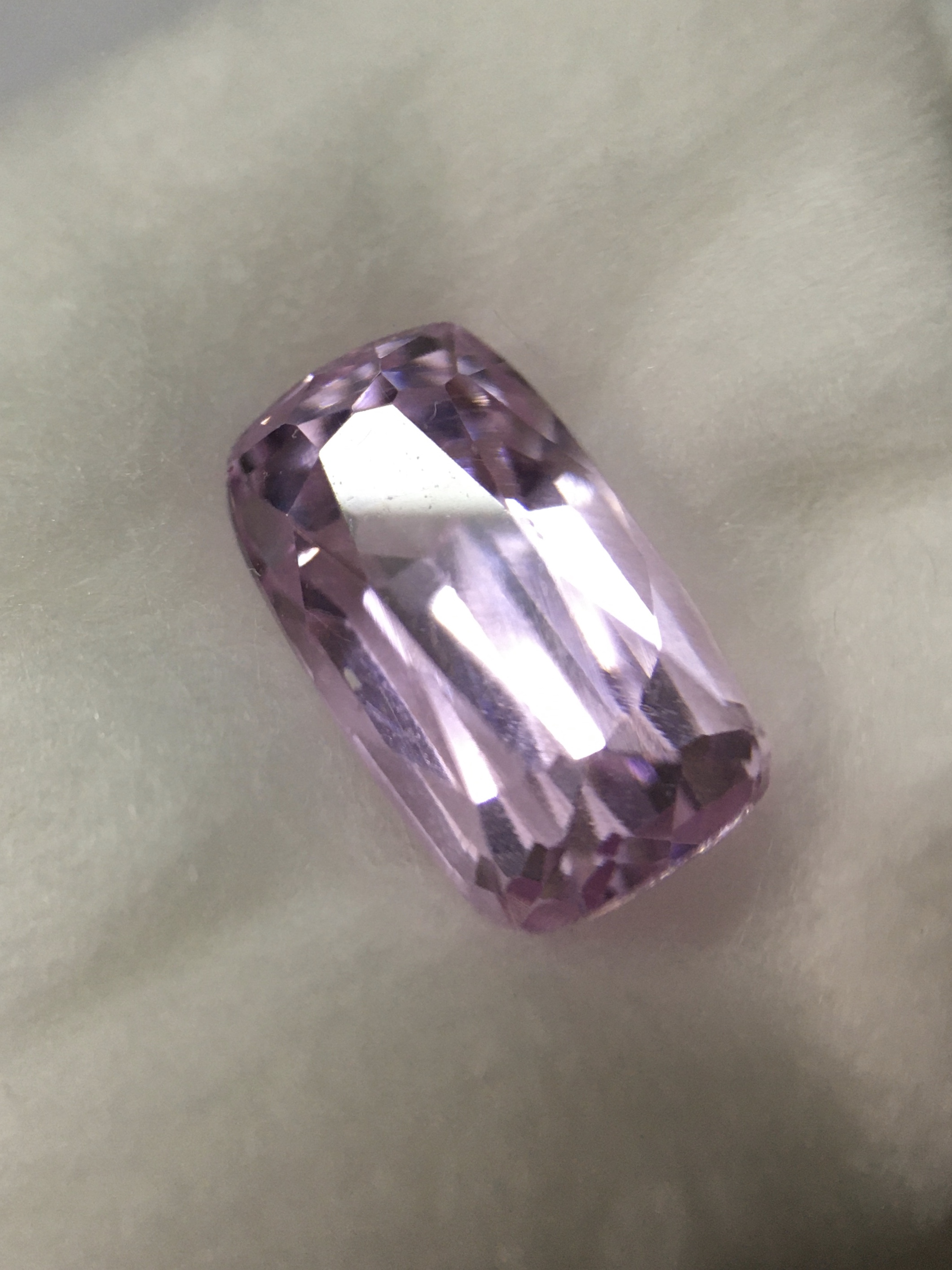 (ขายแล้ว)KUNZITE คุนไซต์ แท้ 3.2 กะรัต สีชมพูอ่อยสวยสดใส เนื้อสะอาด ไฟดี พลอยแท้ พลอยสวยน่าสะสม