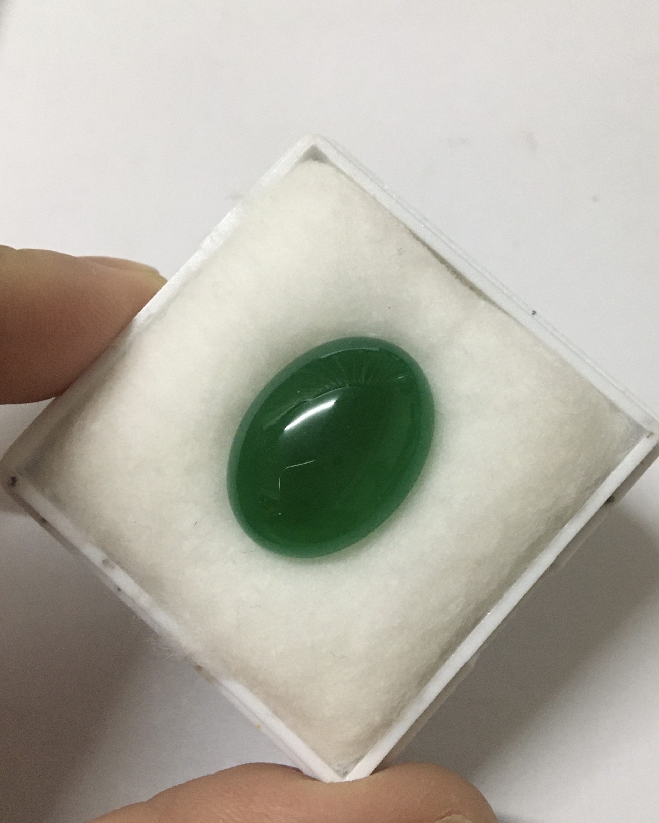 หยกจักรพรรดิ สวยมาก)หยก สังเคราะห์ สีสวยเหมือนแท้ ไร้ที่ติ ทั้งตำหนิ และสี เม็ดโต ราคาเบาๆ ไม่พอใจยินดีคืนเงินค่ะ