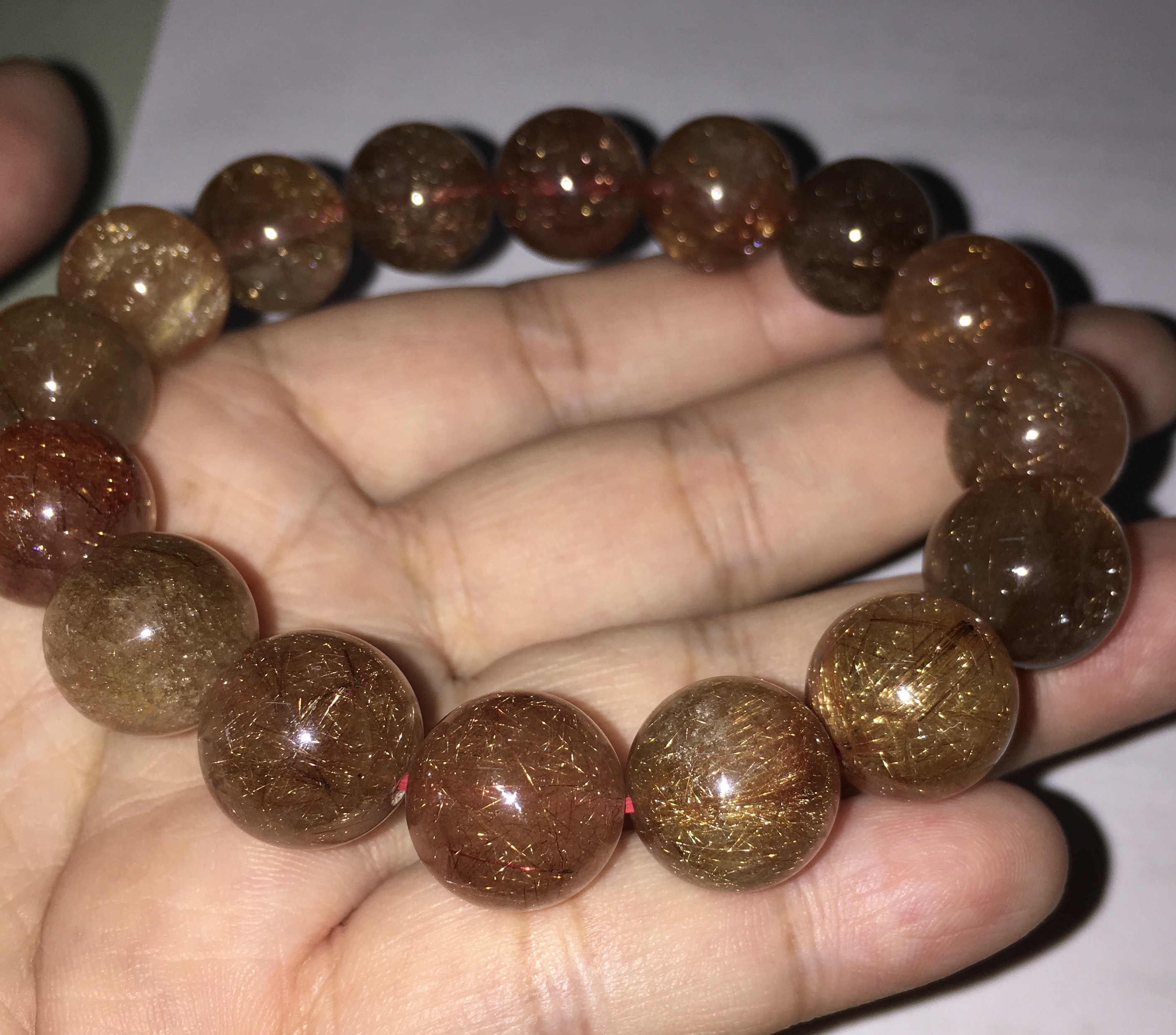 (สวยคุ้ม) ข้อมือหินนำโชค ไหมสามกษัตริย์ 13.5 มม.เส้นนี้เล่นไฟระยิบระยับมากค่ะ เส้นใหญ่ ราคาพิเศษ