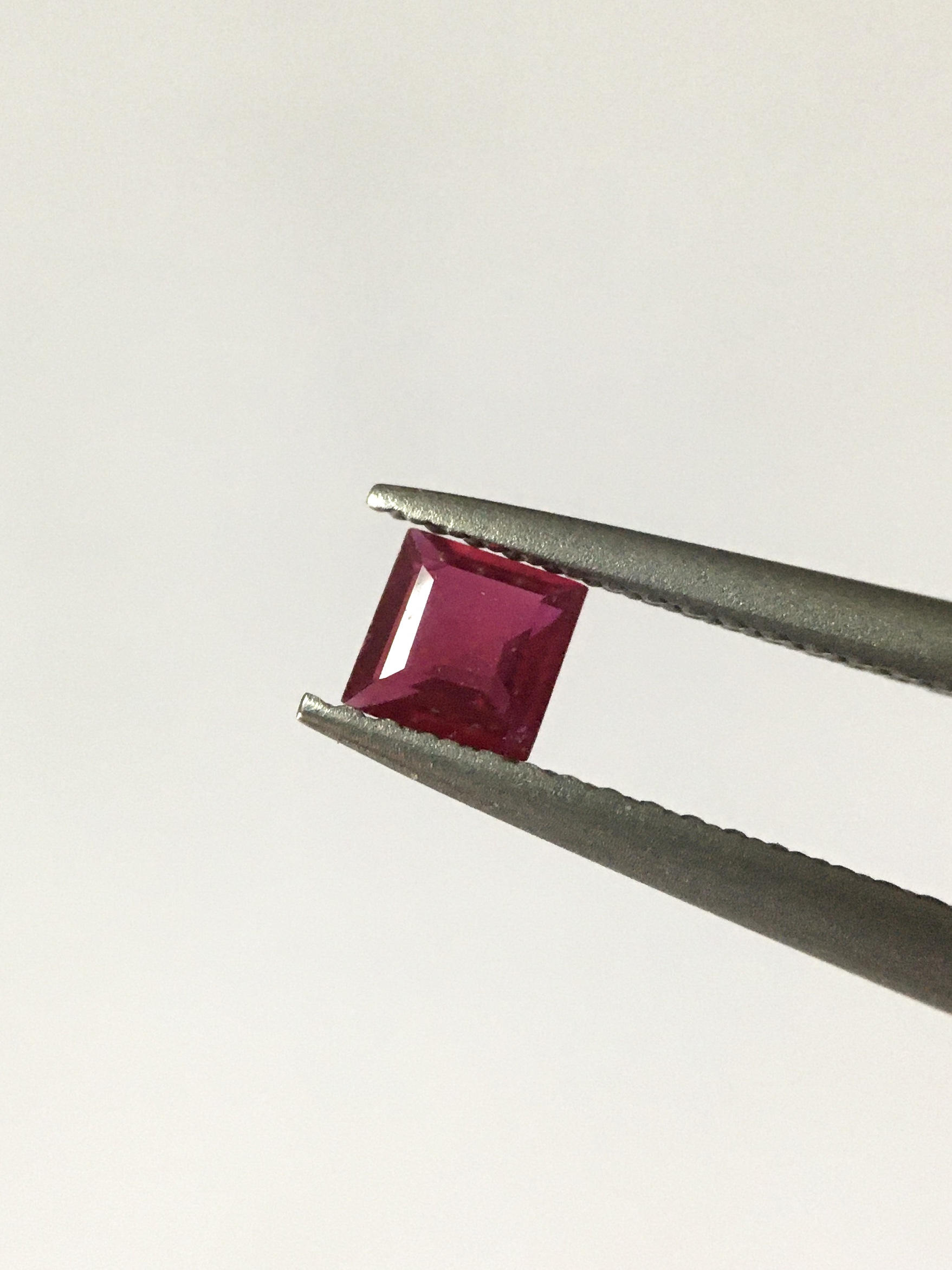 (มาใหม่ค่ะ) ทับทิมแท้ 0.11 กะรัต พลอยพม่าเผาเก่า สีจัด เม็ดเล็กแบบมินิมอลสุดๆ พลอยสวยน่าสะสม ปล.เม็ดเล็กจริงๆนะ