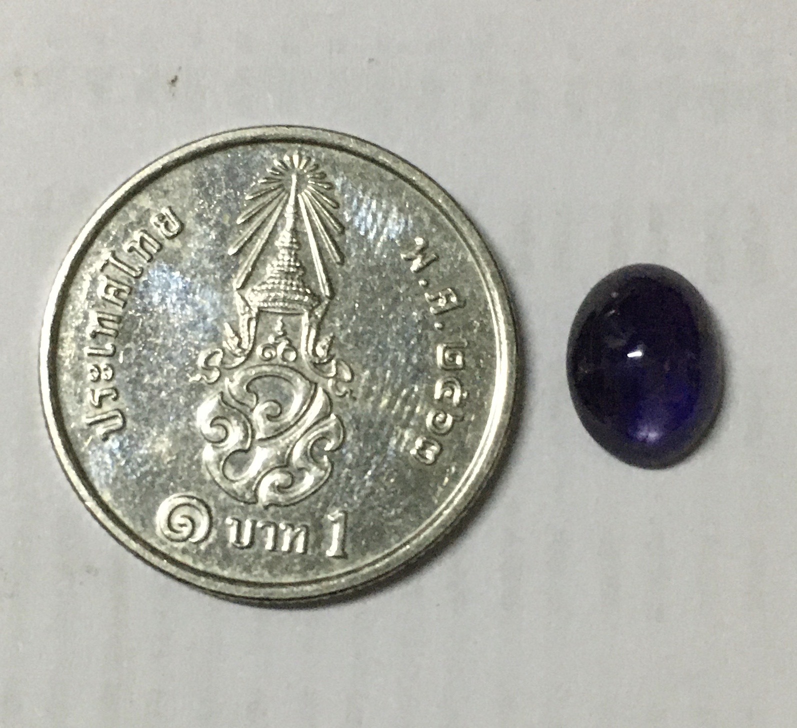 (violet star sapphire) สตาร์แซฟไฟร์สีม่วงแท้ 1.78 กะรัต พลอยดิบสีม่วงสดมีสตาร์ สวยน่าสะสม