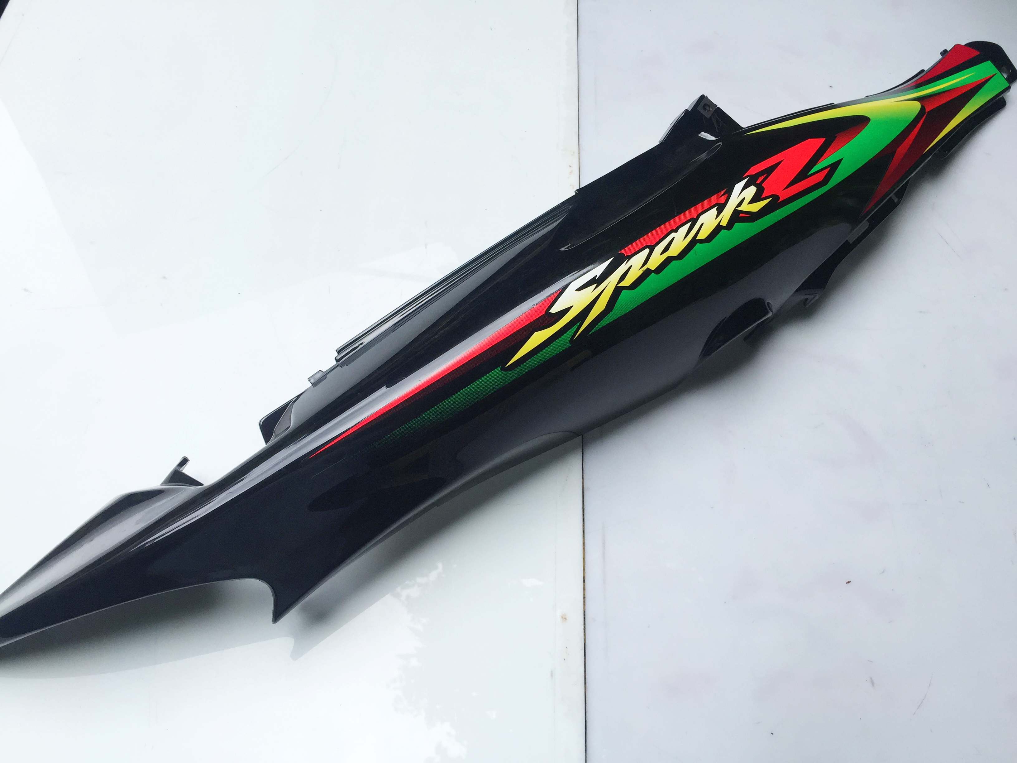 ฝาข้างแท้ ยามาฮ่า Spark Z ขวา 2003 รถแดงดำ