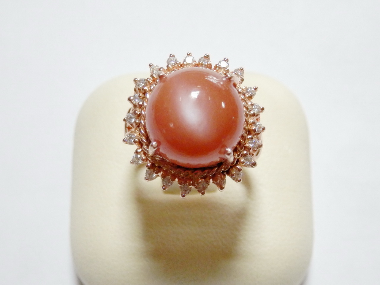 n220แหวนมูนสโตนล้อมเพชรพิ๊งโกลด์ สวย หวานมากๆค่ะ