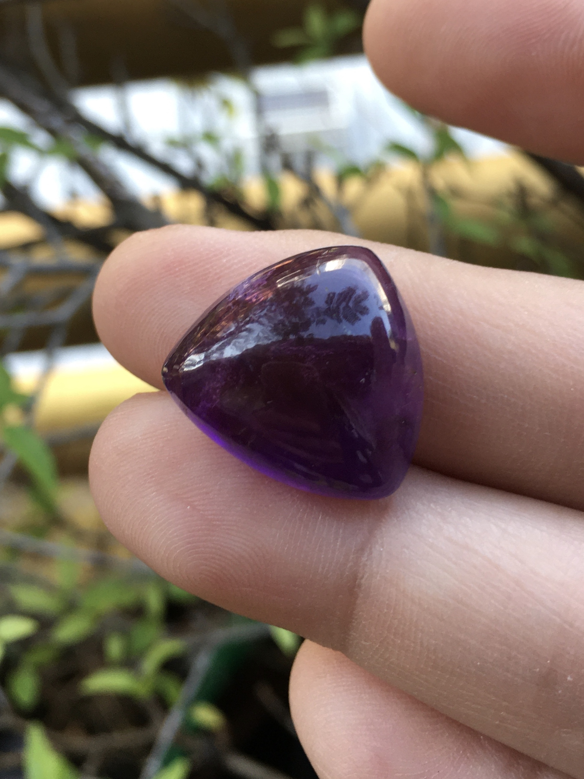 (ของขวัญปีใหม่) AMETHYST อเมทิสต์แท้ 19 กะรัต ทรงทริลเลี่ยน หลังเบี้ย สีสวยเม็ดอวบอ้วง น่ารักมากค่ะ