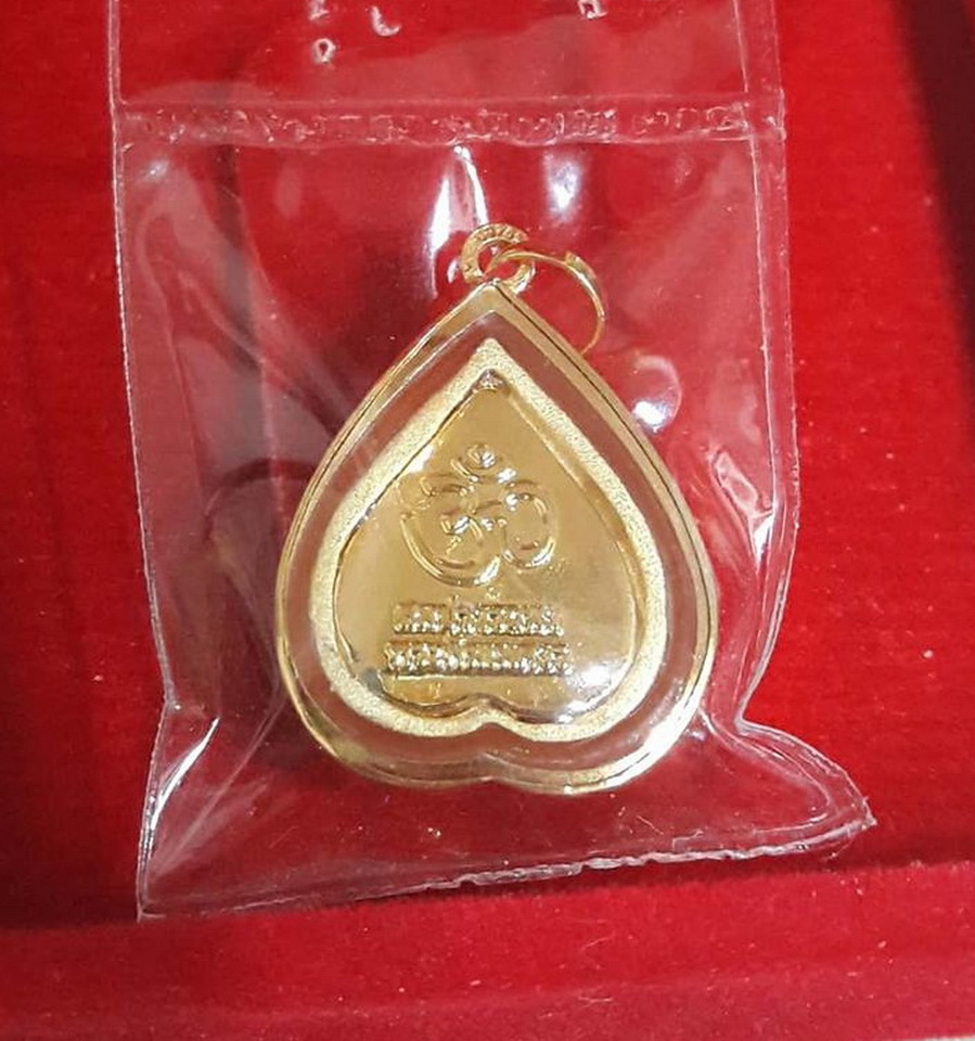 (ลดแรง พระเลี่ยมทองแท้)พระพิฆเณศหลังโอม เลี่ยมทองแท้ ล้อมเพชรสวิส ใส่สวย เสริมราศี