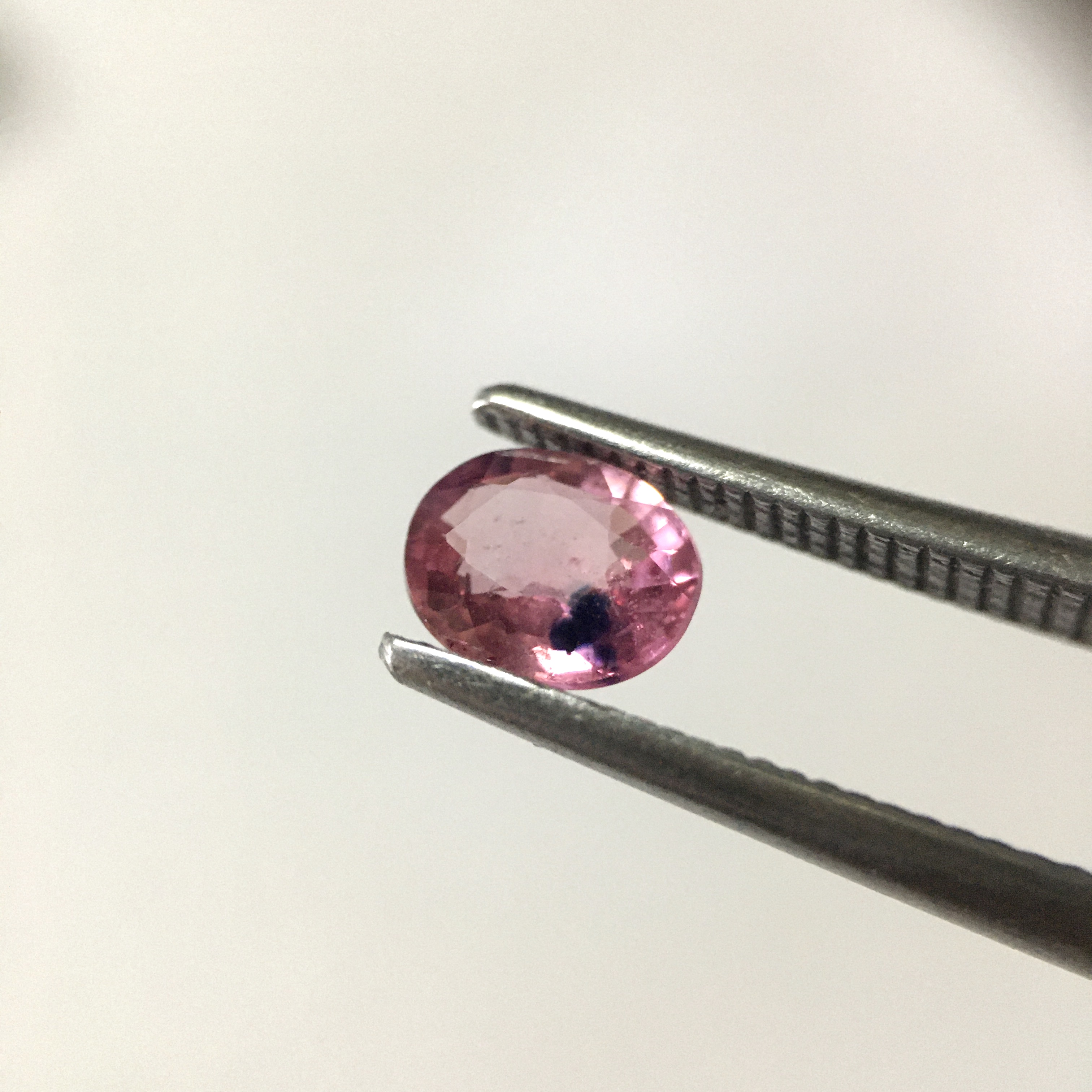 PINK SAPPHIRE พิ๊งค์แซฟไฟร์แท้ 0.54 กะรัต พลอยเนื้อใส สีสวย มีตำหนิเฉพาะตัว สำหรับสายสะสมของสวยแปลก