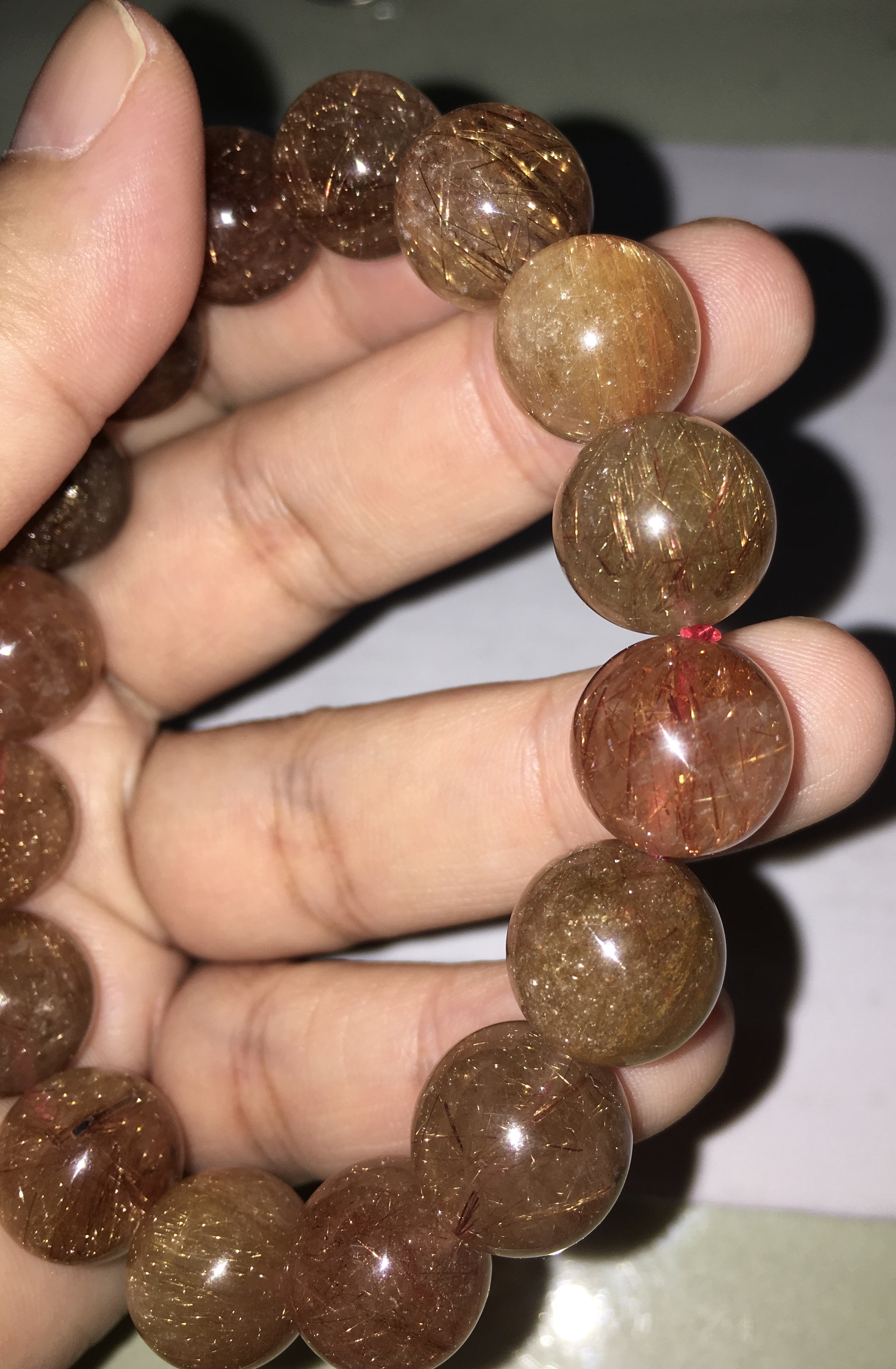 (สวยคุ้ม) ข้อมือหินนำโชค ไหมสามกษัตริย์ 13.5 มม.เส้นนี้เล่นไฟระยิบระยับมากค่ะ เส้นใหญ่ ราคาพิเศษ