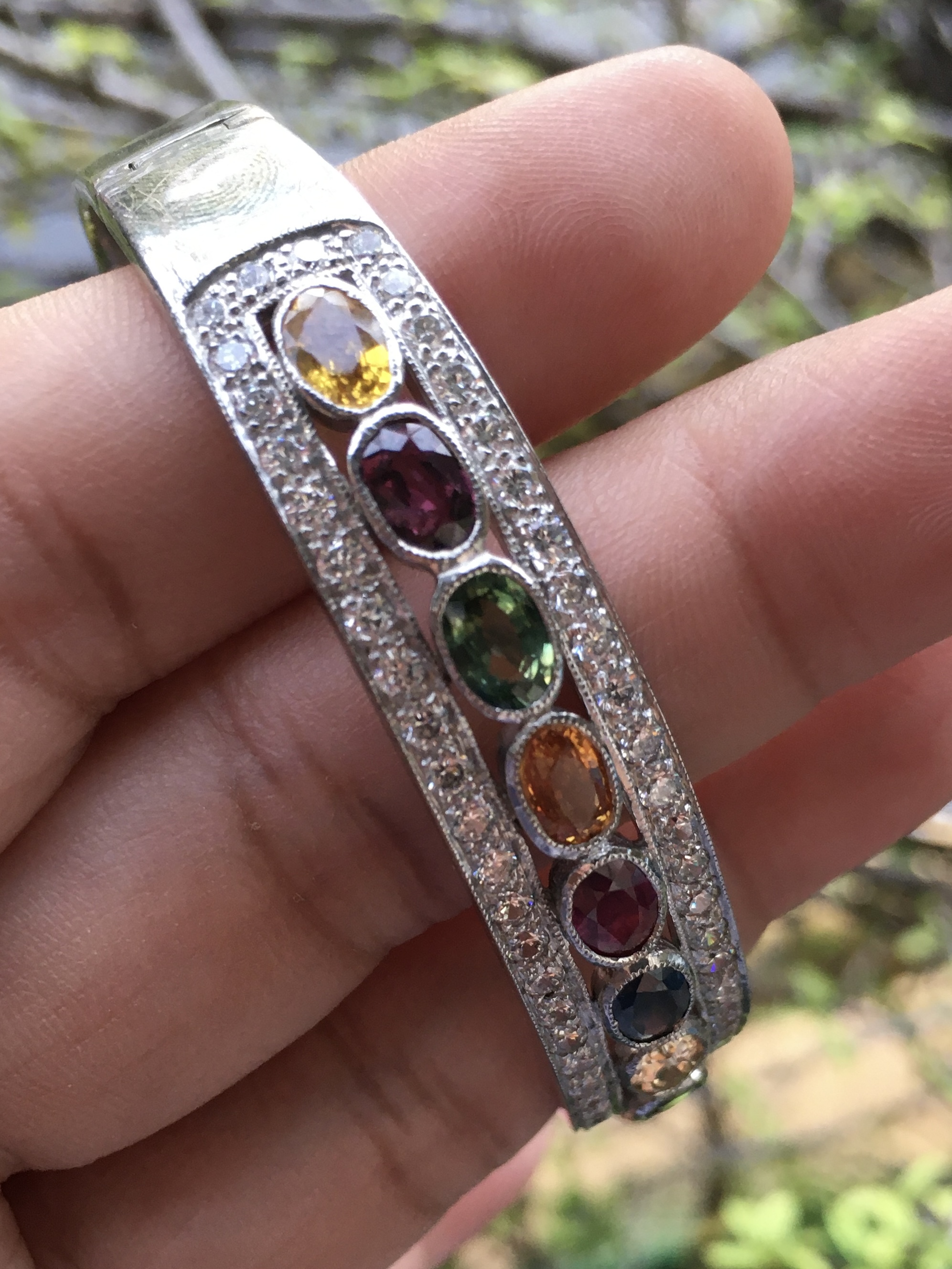 (มาใหม่) กำไลพลอยแท้ 9 เม็ด ทับทิม ไพลิน บุษราคัม เขียวส่อง รวม 7 กะรัต งานสวย สำหรับสาวไซส์เล็กค่ะ