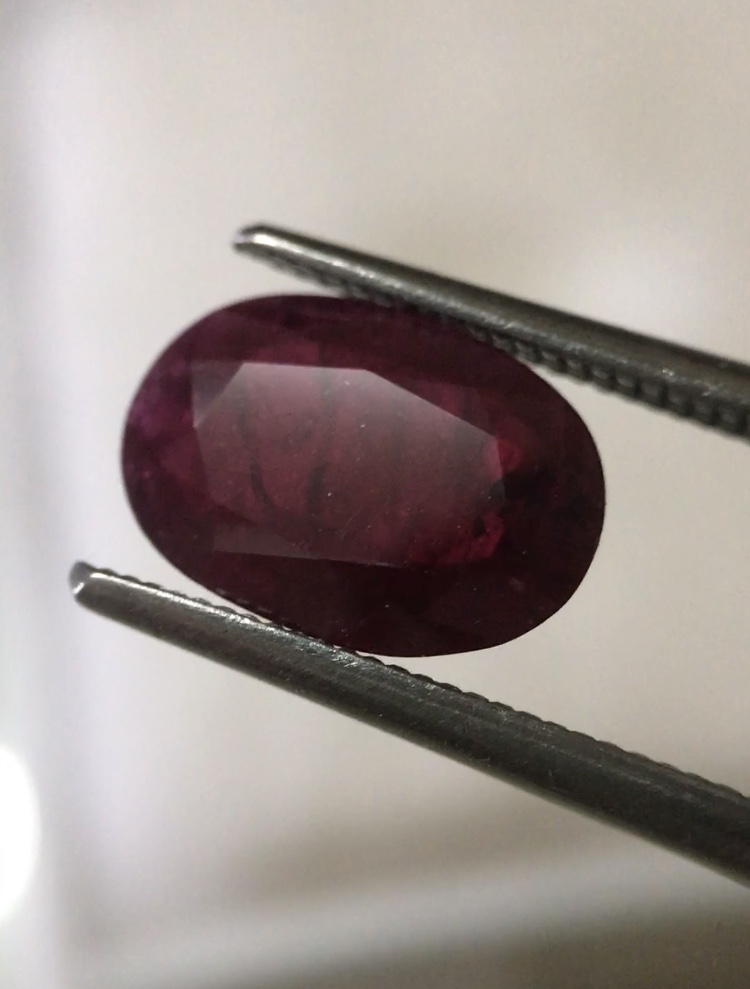 RUBY ทับทิมแท้ 1.51 กะรัต พลอยเนื้อฉ่ำ สีแดงเลือดนก ผิวสวย เหลี่ยมคมกริบ ไฟดีมากค่ะ