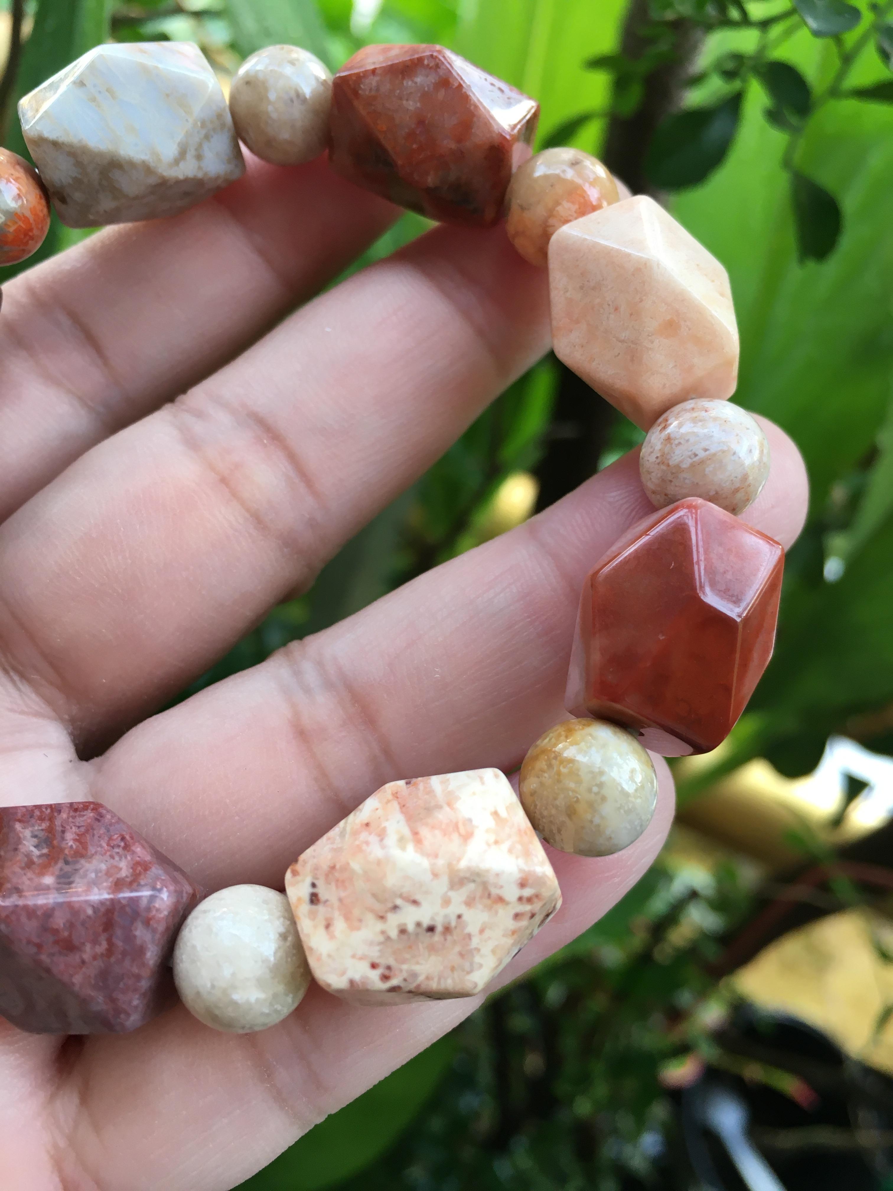 ข้อมือหินนำโชค ฟอสซิลปะการัง แท้ รูปทรงน่ารักค่ะ ลายสวย ใส่ง่าย