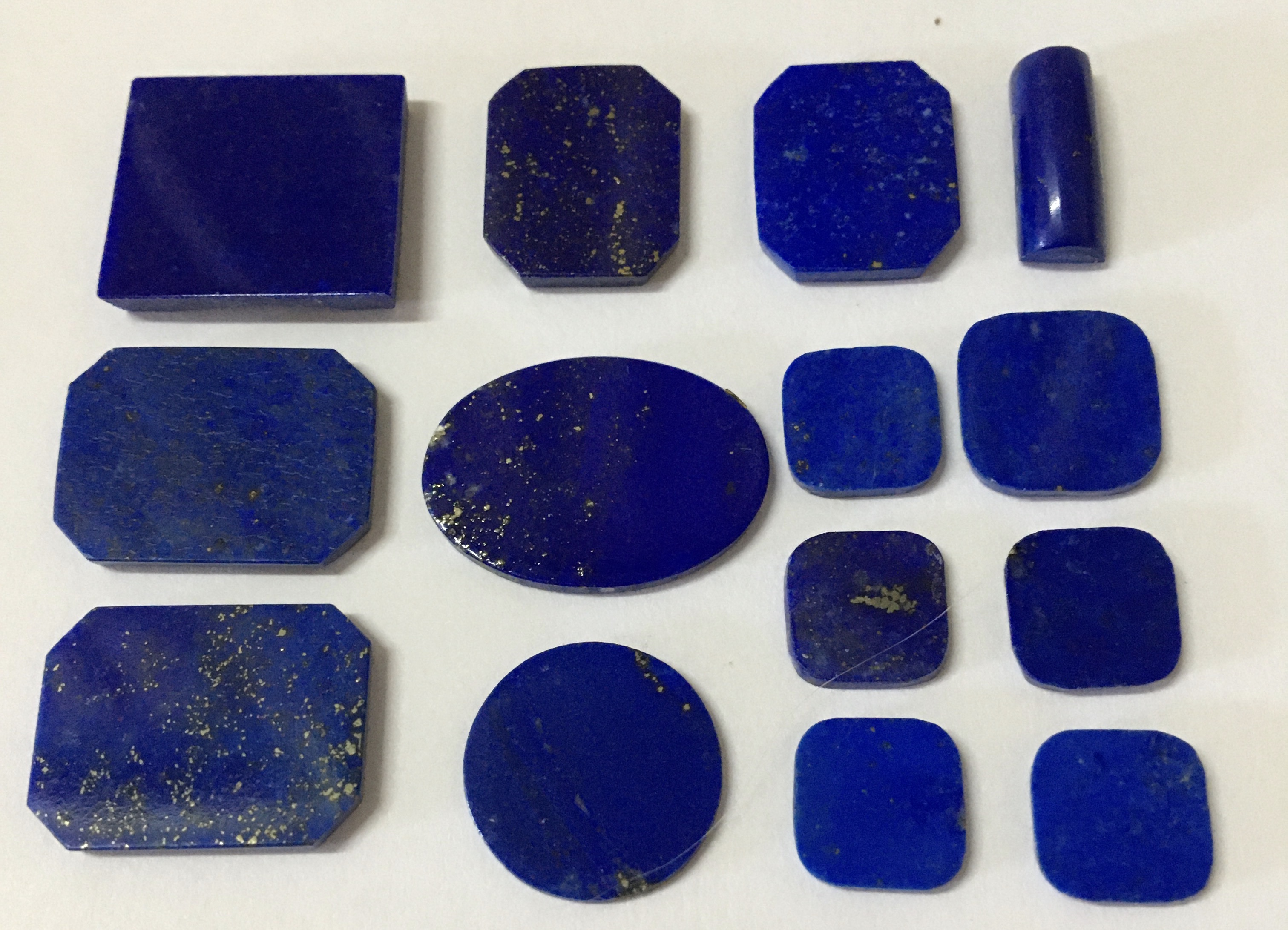 (ลดพิเศษทุกเทศกาล)ลาพิซ ลาซูรี่ แท้ คละเชพ 14 ชิ้น หนักรวม 37 กะรัต เป็นแผ่นแบนปัดเงาหน้าเรียบสวย ไม่พอใจยินดีคืนเงิน