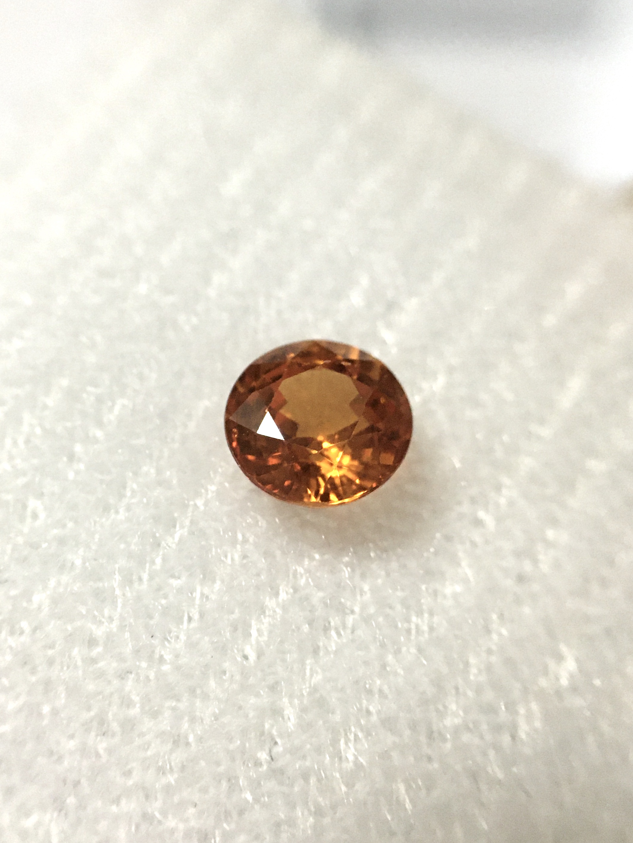 SPESSARTITE สเปซซาไทต์แท้ 0.80 กะรัต พลอยดิบ ธรรมชาติ เนื้อสะอาดใส ไฟดีม๊ากกก สีส้มสดสวย