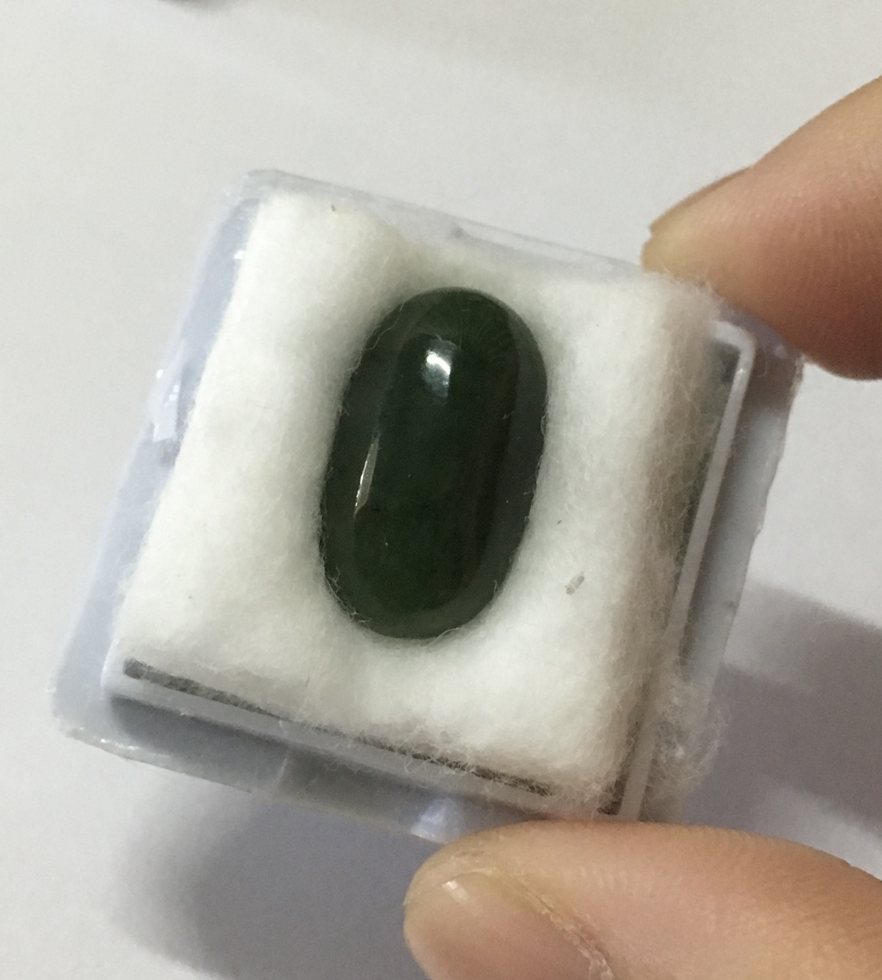 NEPHRITE หยกเนฟไฟรต์ แท้ 8 cts. สีดี เนื้อดี ทรงรียาว อูมสวยมากค่ะ