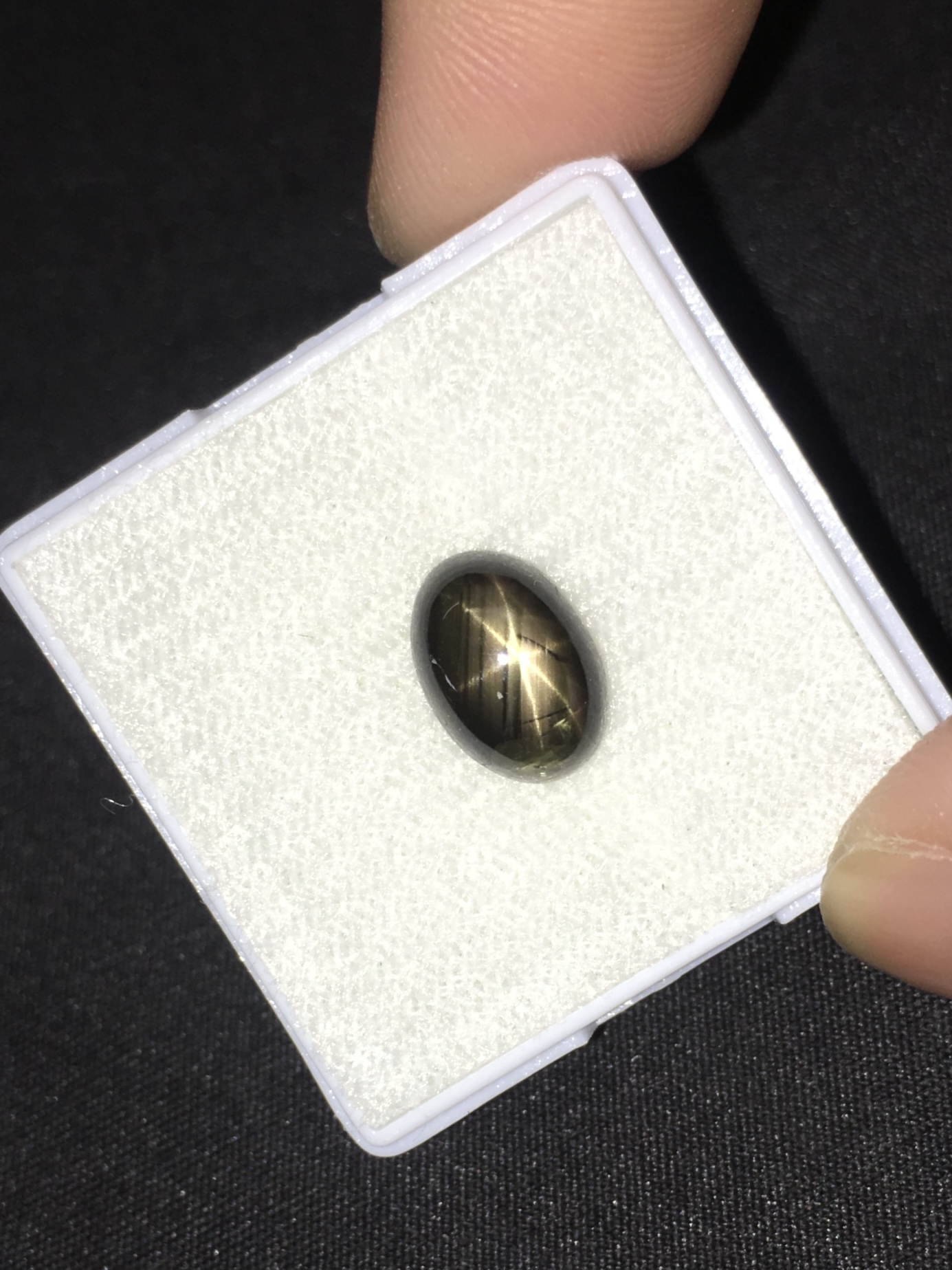 BLACK STAR SAPPHIRE แบล็คสตาร์แซฟไฟร์ 2.38 กะรัต สวยสว่าง ขาชัดคมค่ะ