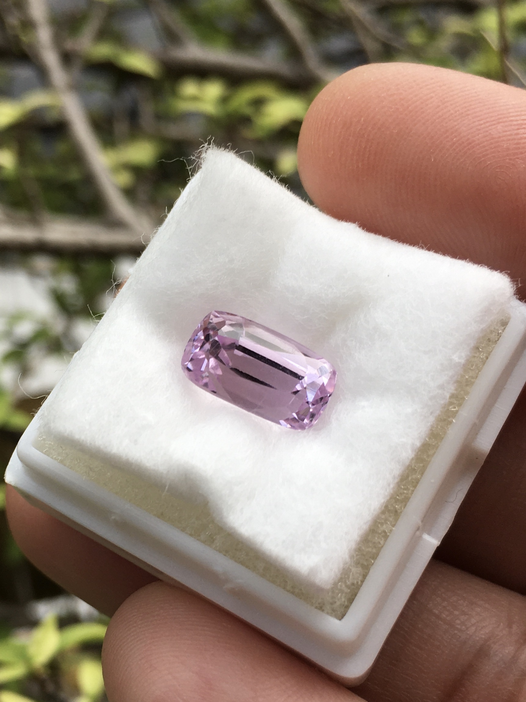 (ขายแล้ว)KUNZITE คุนไซต์ แท้ 3.2 กะรัต สีชมพูอ่อยสวยสดใส เนื้อสะอาด ไฟดี พลอยแท้ พลอยสวยน่าสะสม