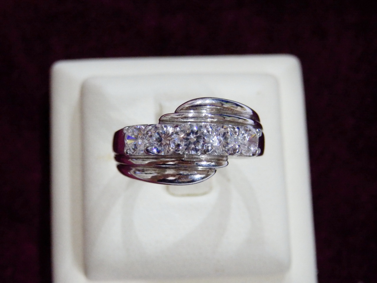 (ลดครึ่งราคา)v143019แหวนเพชรแถวก้านไขว้ น้ำงาม เพชรโคลนนิ่ง สวยเหมือนจริง ราคาเบาหวิว