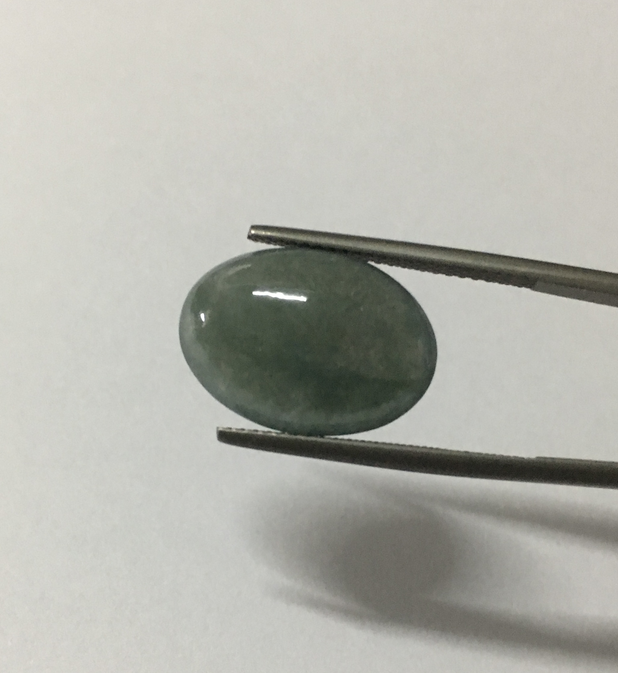 JADEITE หยกแท้ 8.5 cts. Type a เนื้อดี สีสวย ทรงสวย เหมาะทำหัวแหวนมากจ้า