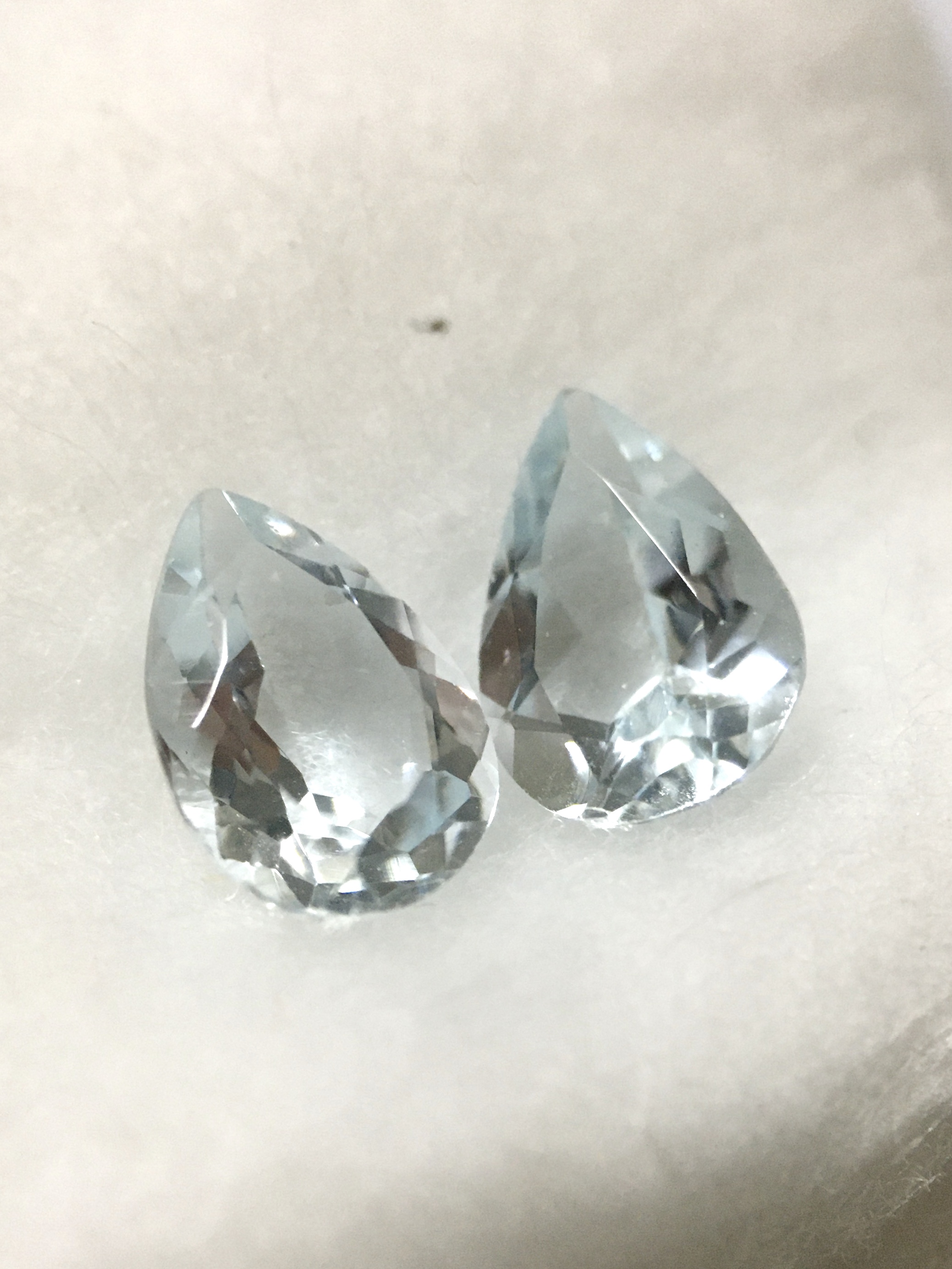 AQUAMARINE อความารีนแท้ 2 เม็ด 1.18 กะรัต ทรงหยดน้ำ เนื้อใส ไฟดี สีฟ้าอ่อนใส หวานม๊าก