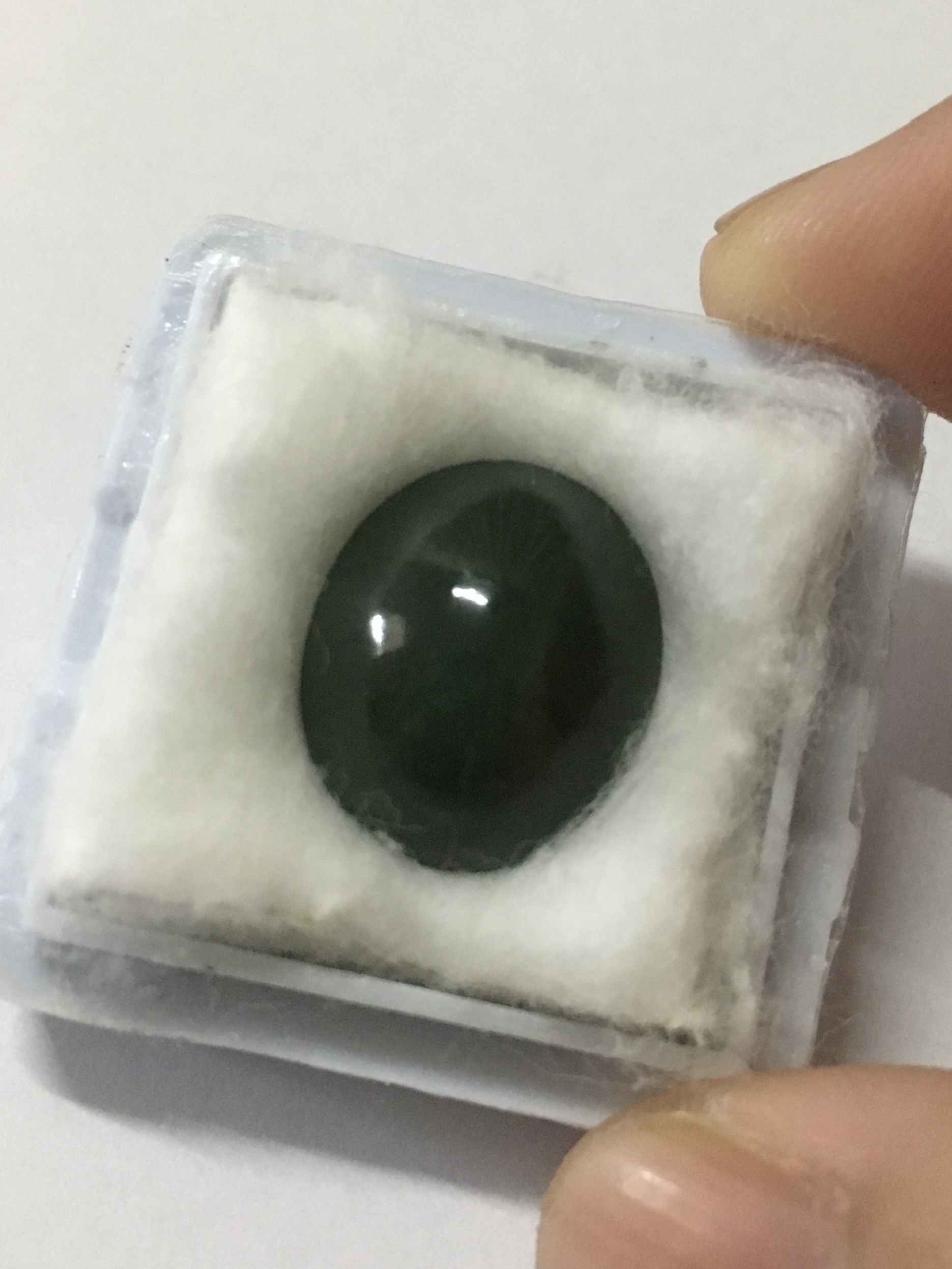 JADEITE หยกแท้ 10.15 cts. Type a เนื้อดี สีสวย เม็ดอูมสวยเหมาะทำหัวแหวนมากค่ะ