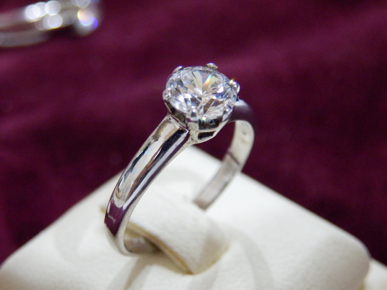 (ลดครึ่งราคา)N129แหวนเพชรชูขนาด 6 มม.น้ำงาม เพชรโคลนนิ่ง สวยเหมือนจริง ราคาเบาหวิว