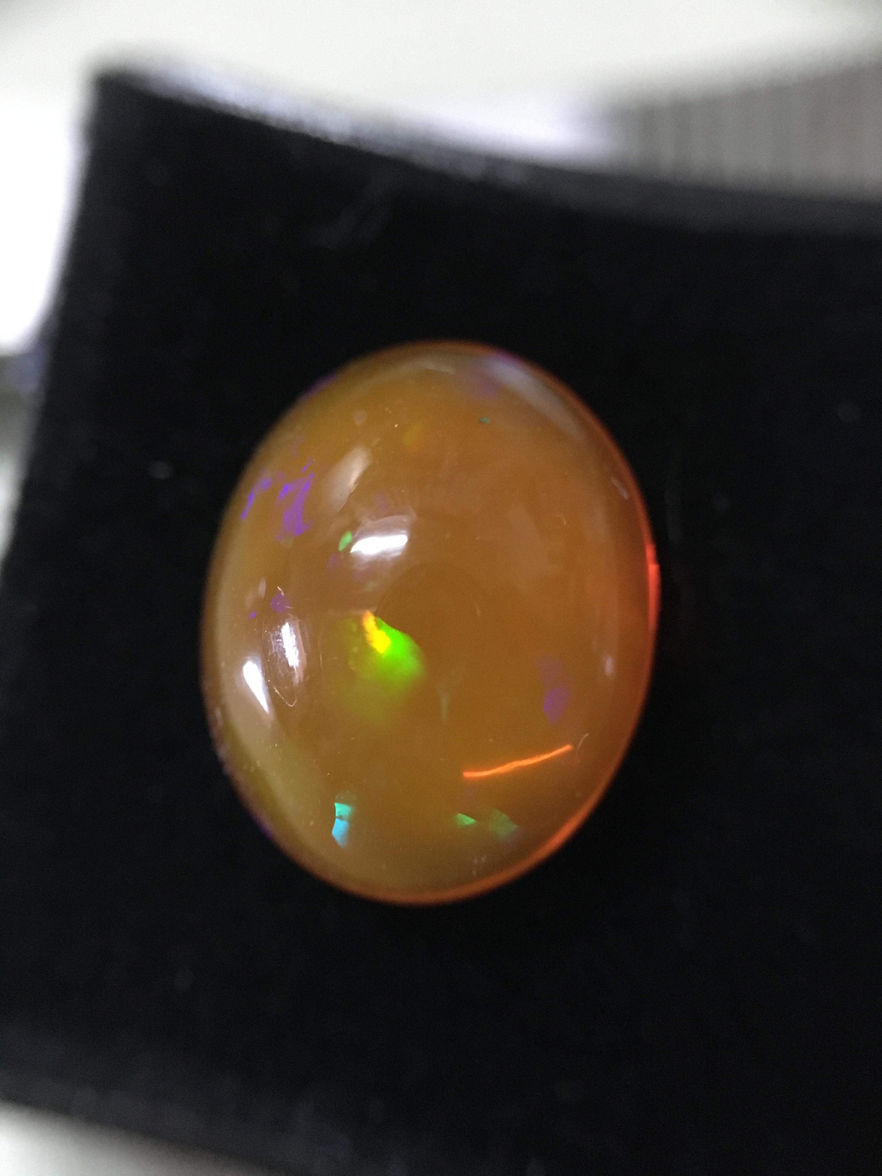 FIRE OPAL โอปอลไฟ แท้ 6.8 กะรัต ทรงไข่อ้วนๆ รุ้งหลากสี สวยธรรมชาติสร้าง