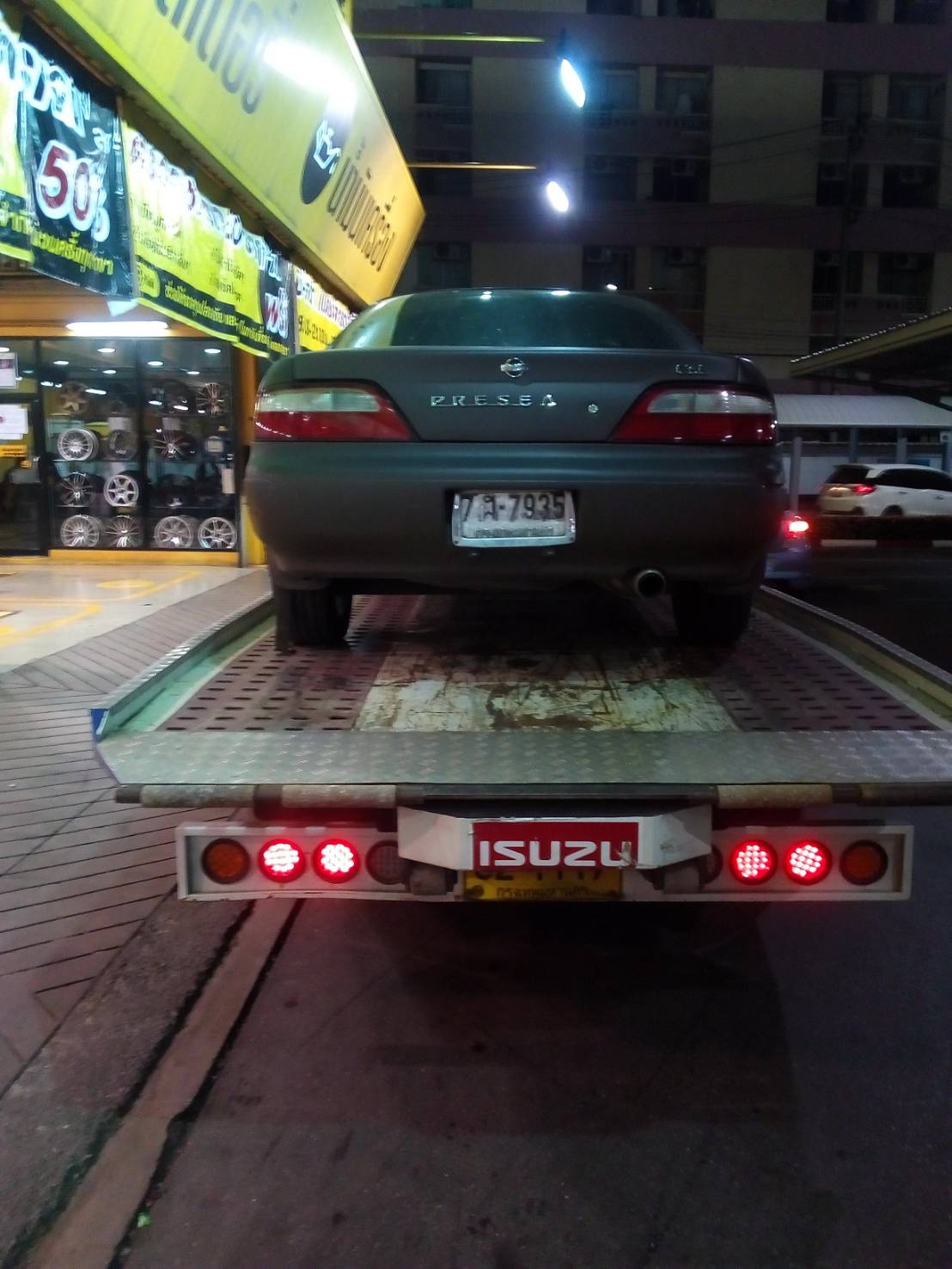 รถยกถนนเพชรบุรีตัดใหม่ รถสไลด์ถนนเพชรบุรีตัดใหม่