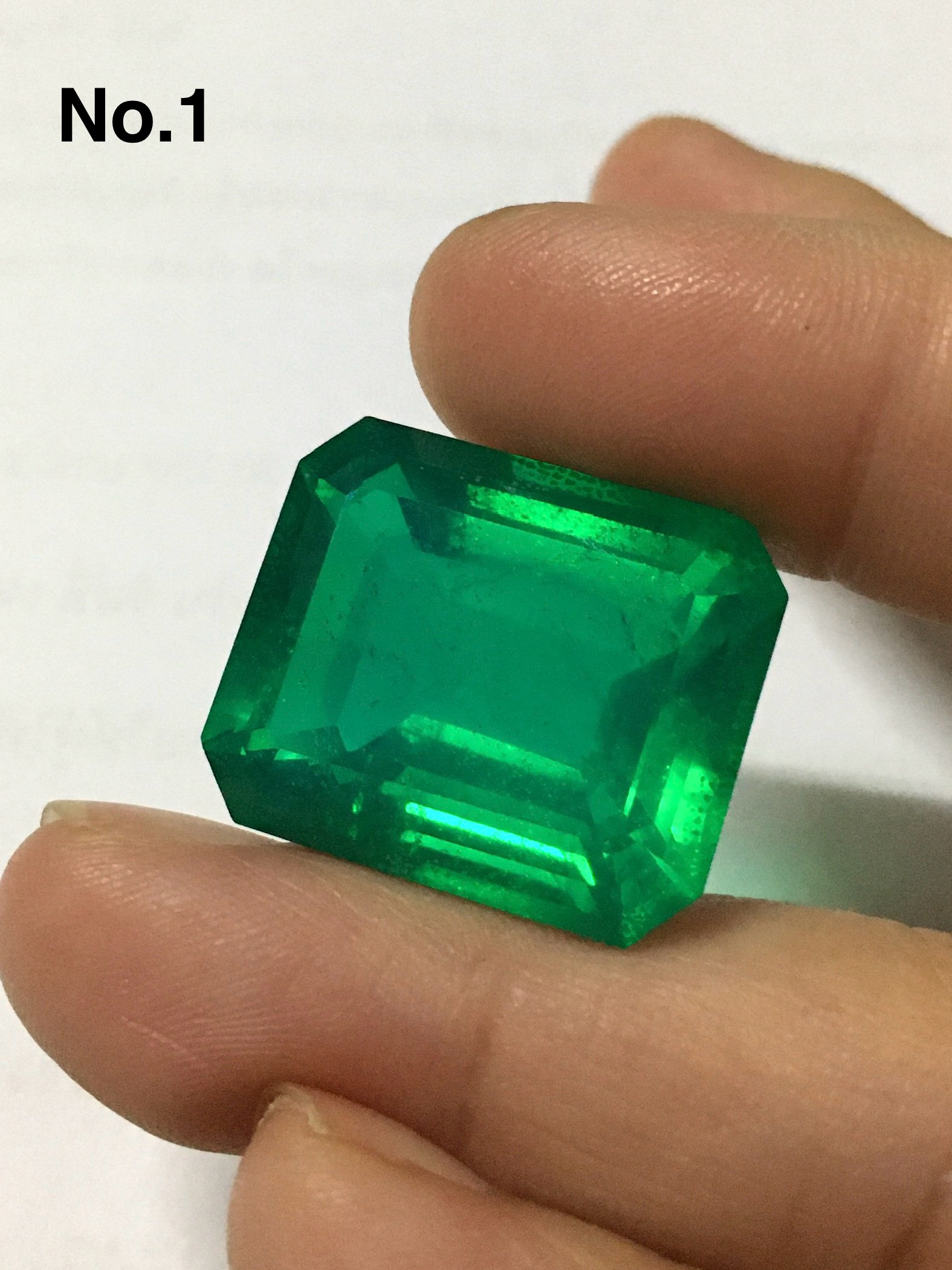 (เริ่มต้น1390 ) มรกต โคลนนิ่ง 2.9 กะรัต เจียรเหลี่ยมมรกต สวยเหมือนของแท้ แม้กระทั่งตำหนิจ้า