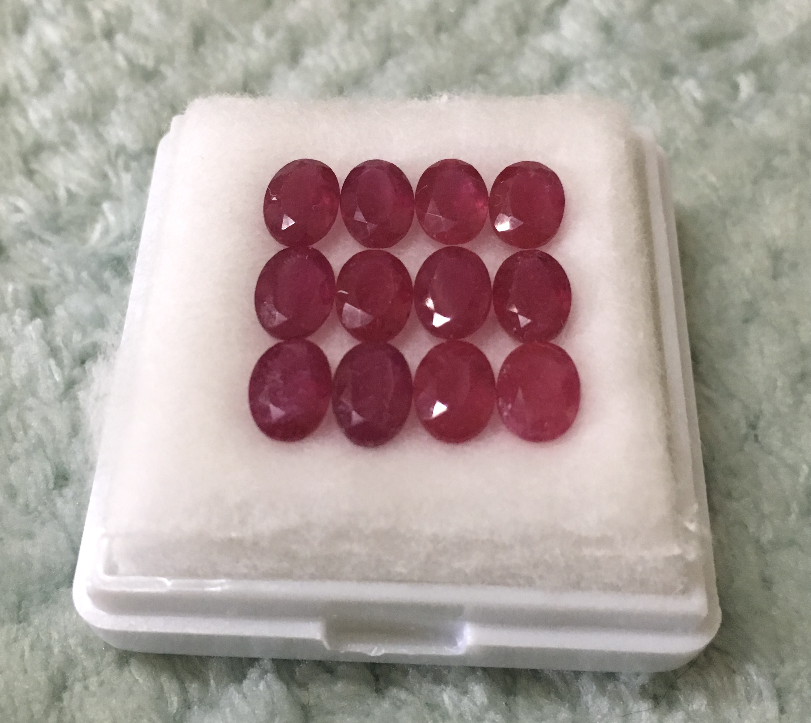 RUBY ทับทิมแท้ 12 เม็ด หนักรวม 12.19 กะรัต สีสวยหวานมาก ขนาดเหมาะทำข้อมือ สร้อยคอพลอย น่ารักๆค่ะ