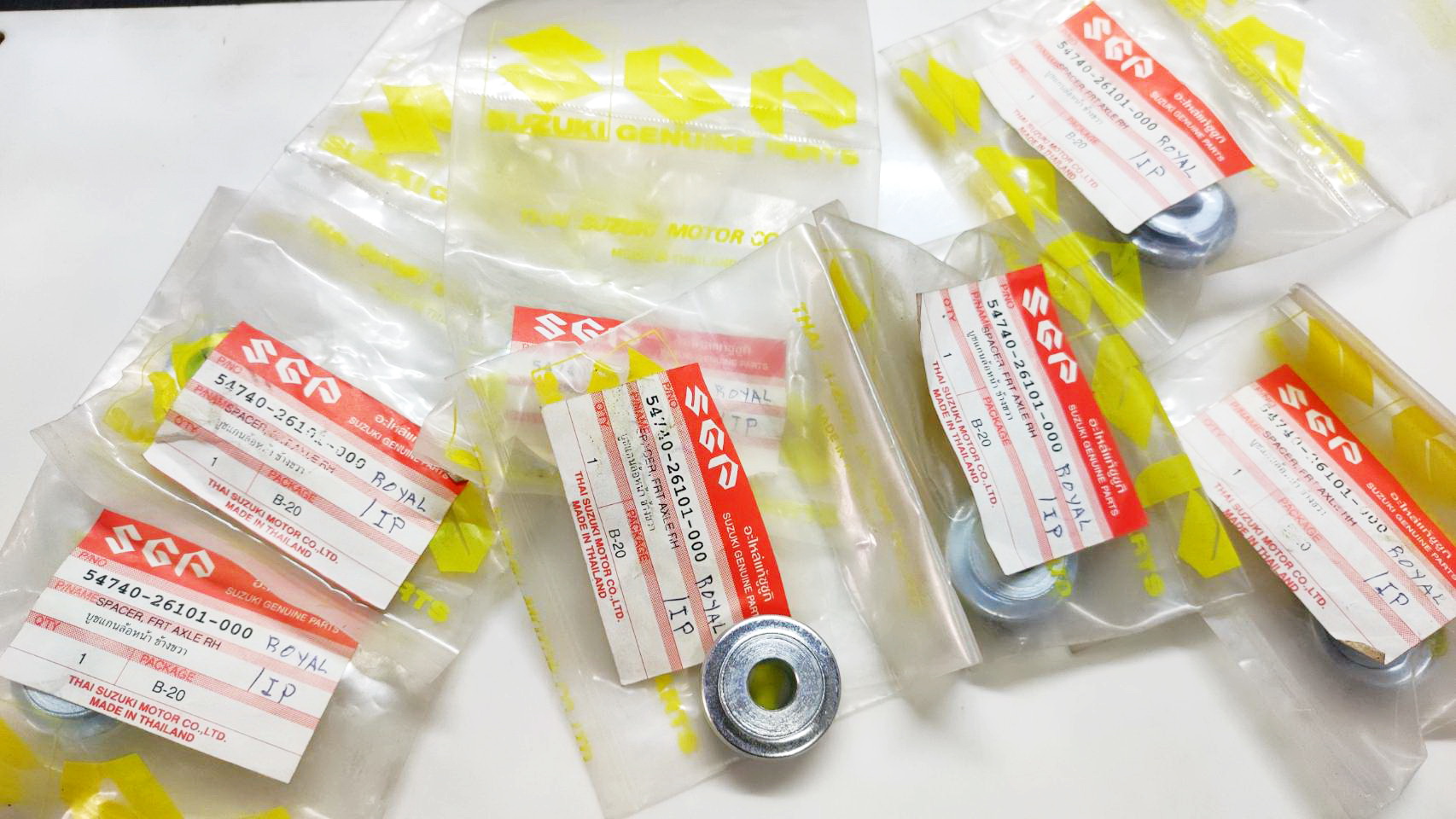 บูทล้อหน้า ขวา แท้ SUZUKI RC80/100/110 Crystal Royal Smash