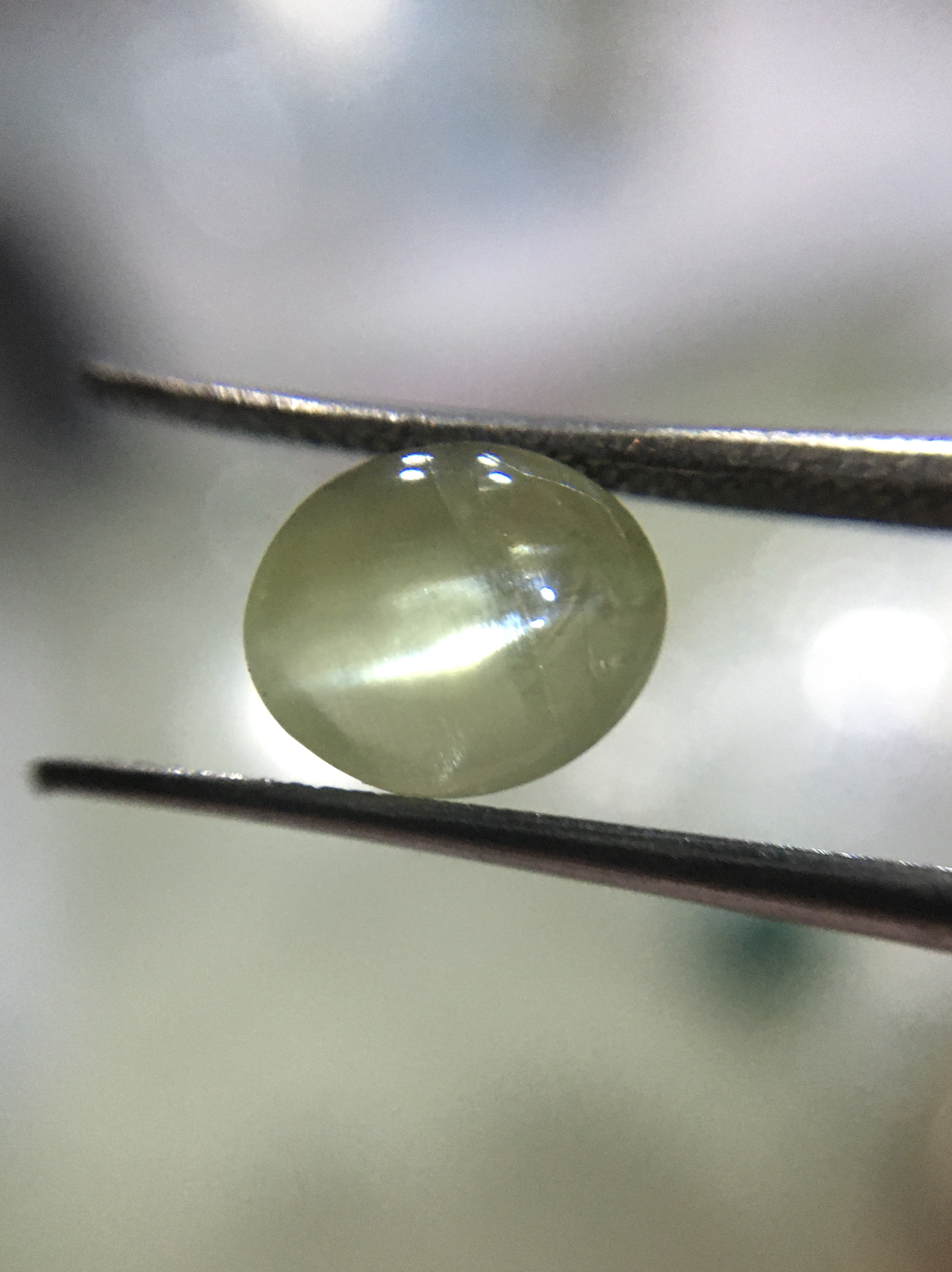 (พลอยแท้ สวยใส )ไพฑูรย์แท้ 1.4 กะรัต (Cat’s eye chrysoberyl)เนื้อใส สะอาด ตาคม มีรอยผลึก ไม่พอใจยินดีคืนเงินจ้า