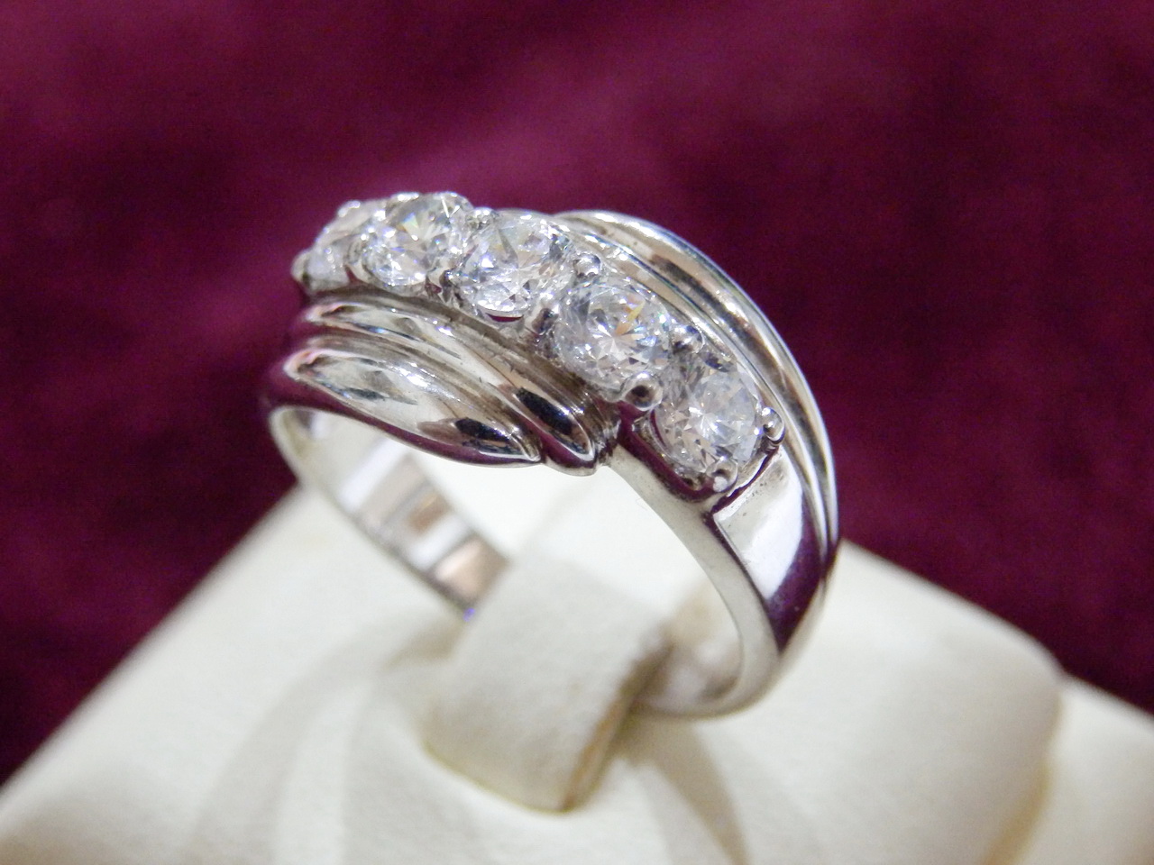 (ลดครึ่งราคา)v143019แหวนเพชรแถวก้านไขว้ น้ำงาม เพชรโคลนนิ่ง สวยเหมือนจริง ราคาเบาหวิว