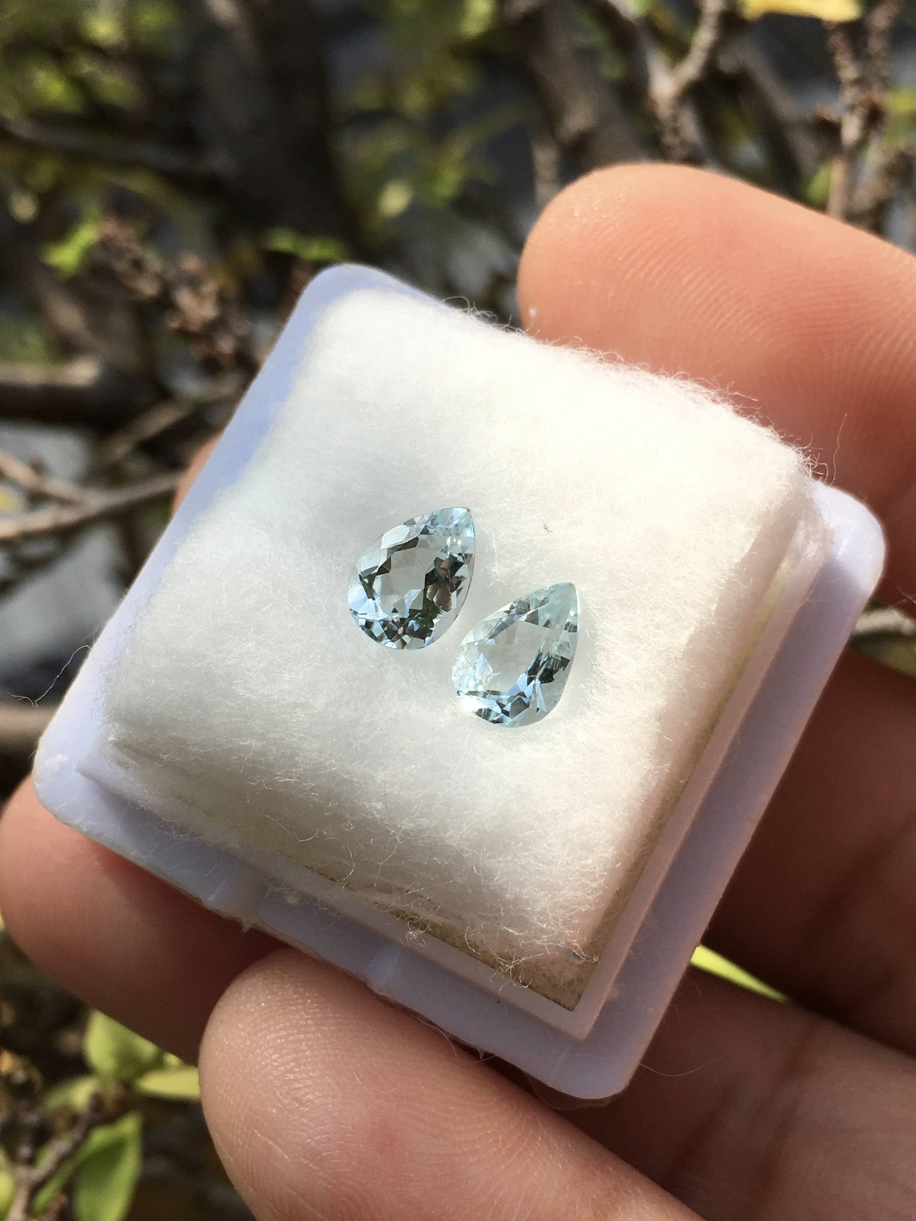AQUAMARINE อความารีนแท้ 2 เม็ด 1.18 กะรัต ทรงหยดน้ำ เนื้อใส ไฟดี สีฟ้าอ่อนใส หวานม๊าก