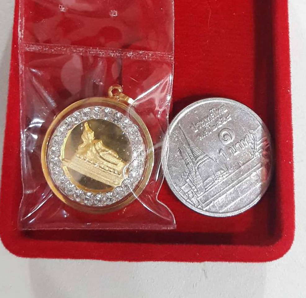 (ลดแรง พระเลี่ยมทองแท้)พระประจำวันเกิด วันอังคาร หลังหลวงพ่อเงิน เลี่ยมทองแท้ ล้อมเพชรสวิส ใส่สวย เสริมราศี