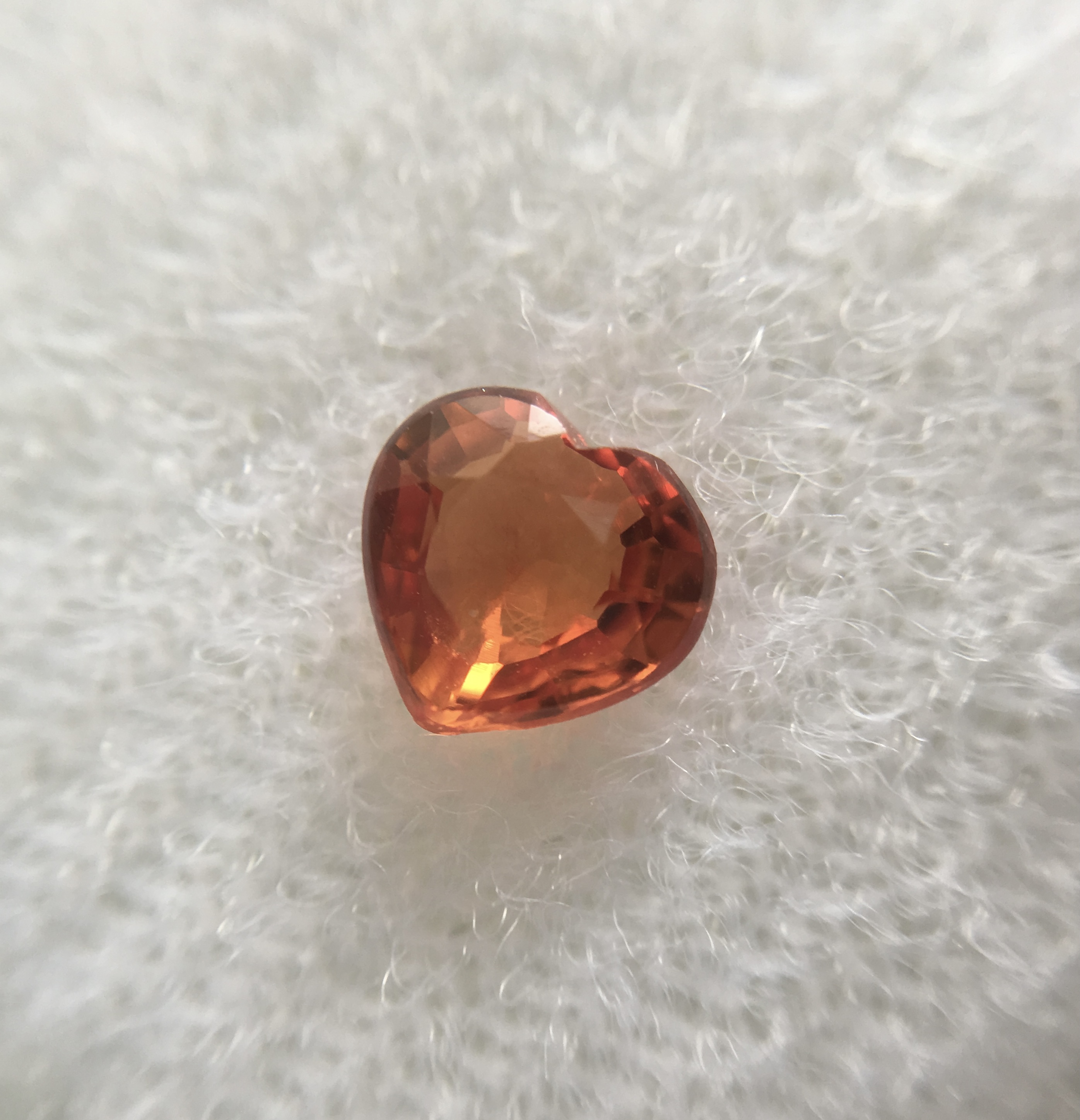 ORANGE SAPPHIRE ออเรนจ์แซฟไฟร์แท้ 0.62 กะรัต สีส้มสด สว่างเต็มเม็ด ทรงหัวใจเม็ดนี้สวยมากค่ะ