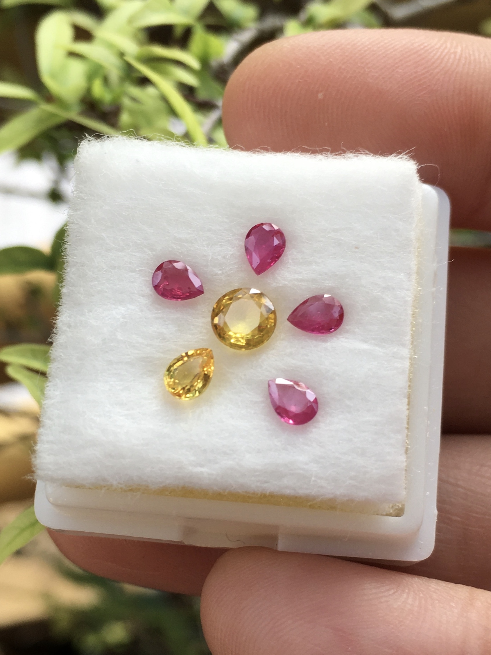 (มินิมอล มินิใจ) บุษราคัม ทับทิม พลอยแท้ 6 เม็ด 1.23 กะรัต แซฟไฟร์เนื้อแข็ง ไฟดี สีจัด เล่นไฟวิบวับ